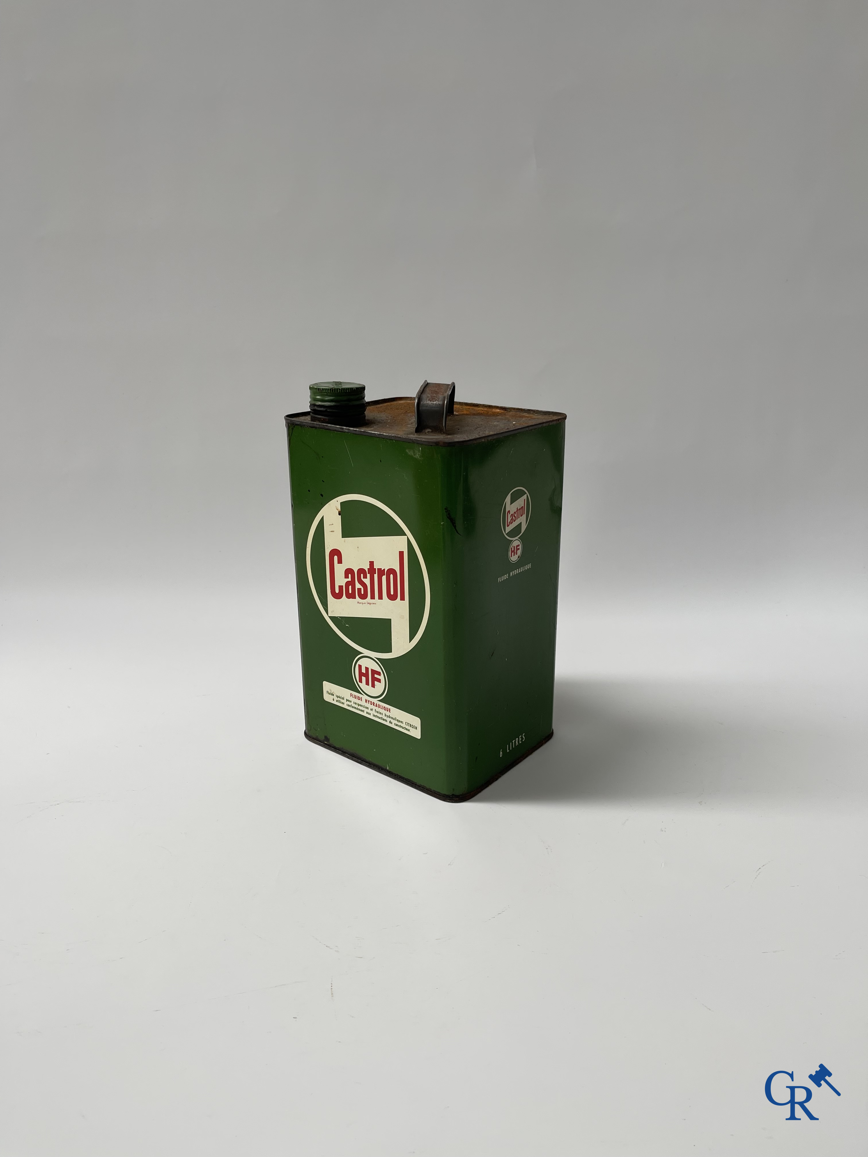Automobilia. Lot olieblikken en een Eskimo Spécial Anti-vries blik. Castrol, Esso, Shell, jaren '50-'60.