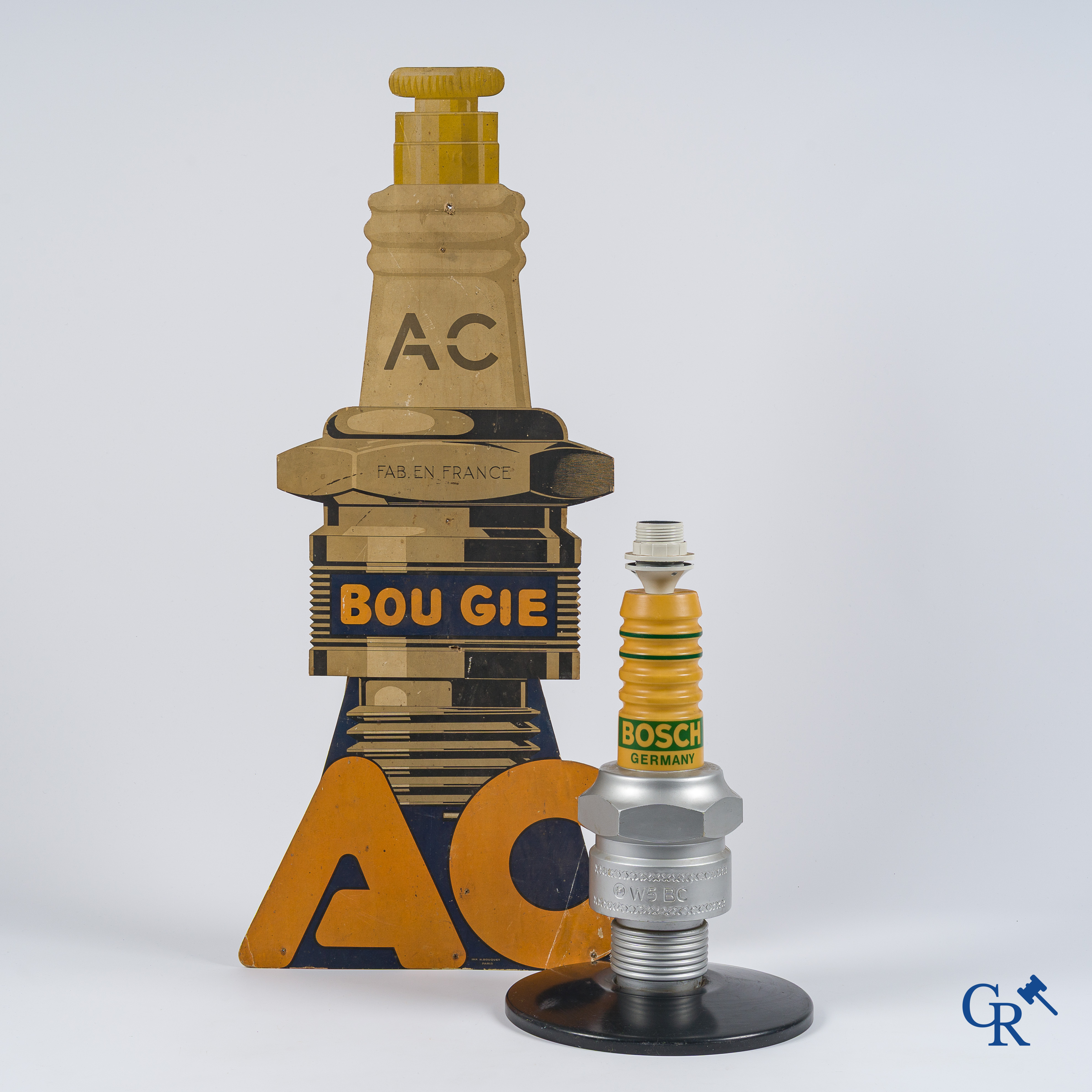 Bosch Germany en Bougie AC. Lamp in de vorm van een bougie en een publiciteit in karton. Jaren '40 en '60.