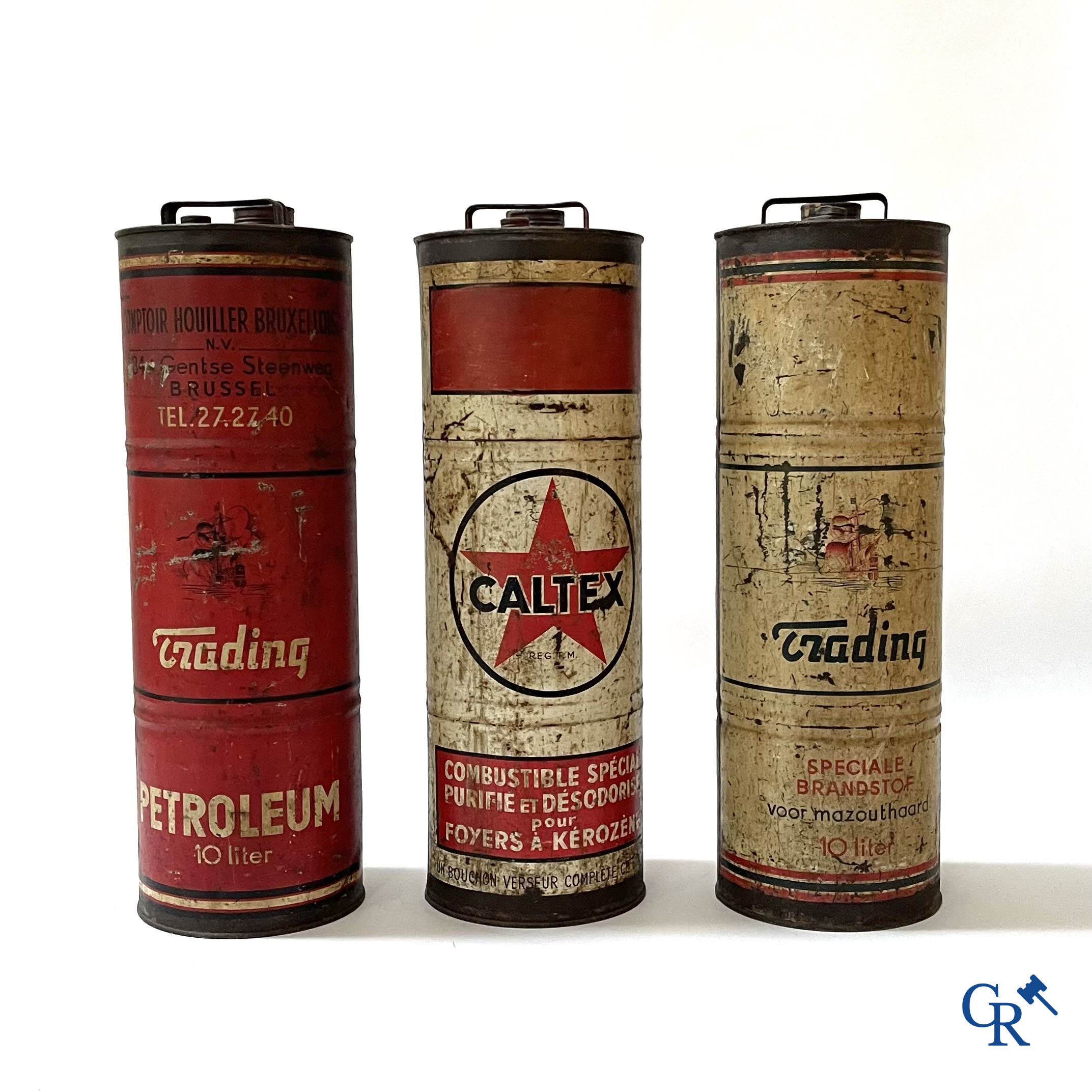3 Grote olieblikken, 10 Liter, voor Caltex en Trading oil, Comptoir Houiller Bruxellois. Jaren '40.