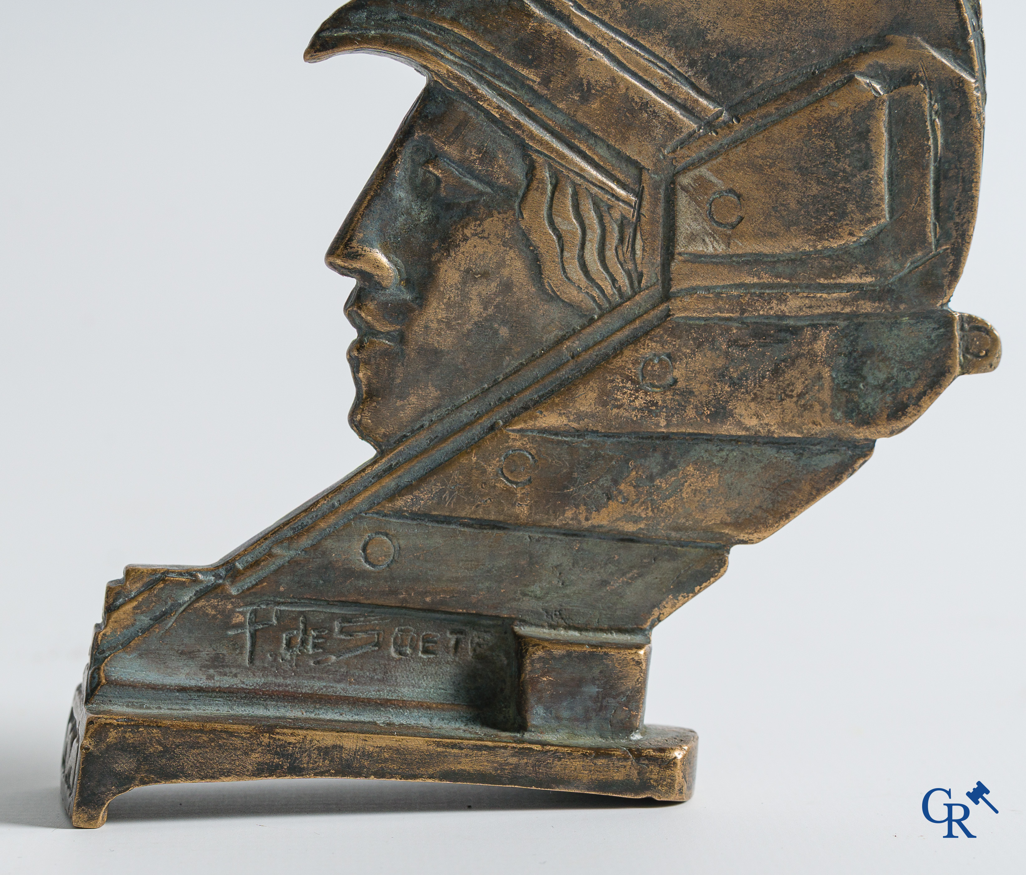 Automobilia. Minerva, Pierre de Soete. Originele auto mascotte in verzilverd brons. Jaren '20.