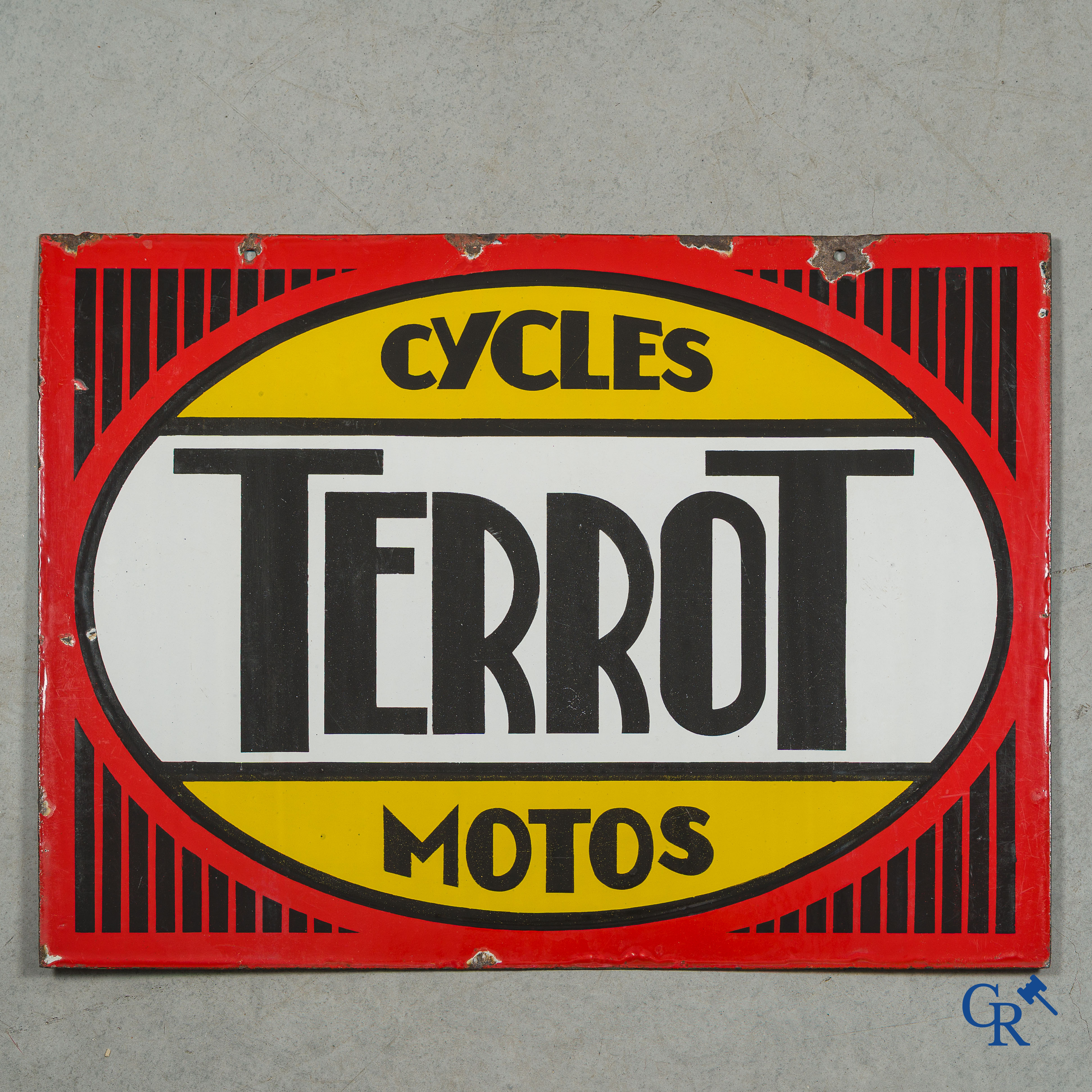 Terrot. Dubbelzijdig emaille reclamebord voor de fietsen en motorfietsen van het merk Terrot. 30'er jaren.
