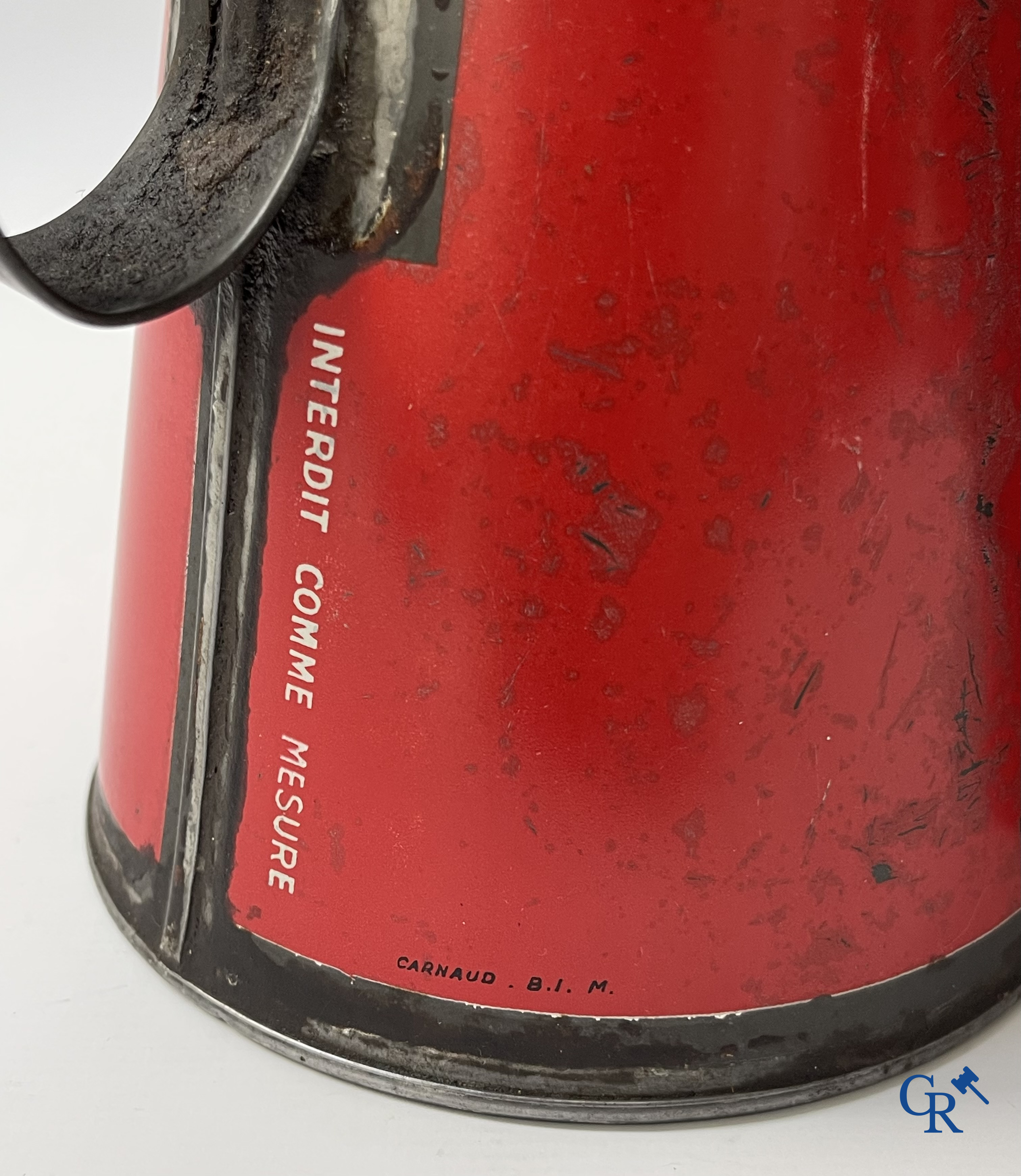 6 Olieblikken, Esso, Renault, Yacco, Valvoline en 3 oliekannen van het merk Hafa Dopee en Motul. Jaren '50-'60.