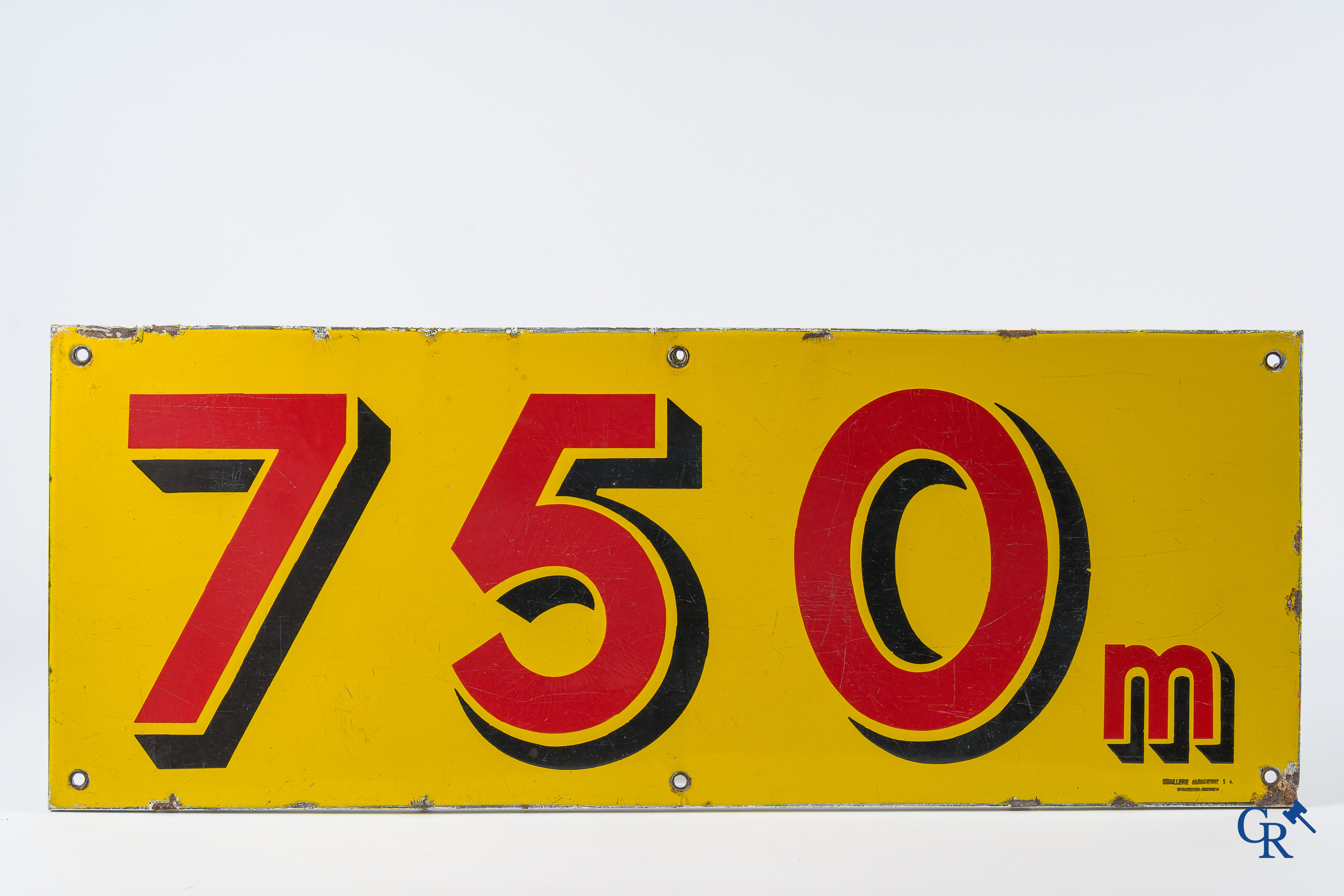 Automobilia. Shell, 3 emaille borden voor het aangeven van de afstand tot een benzinepomp. Jaren '20-'30.