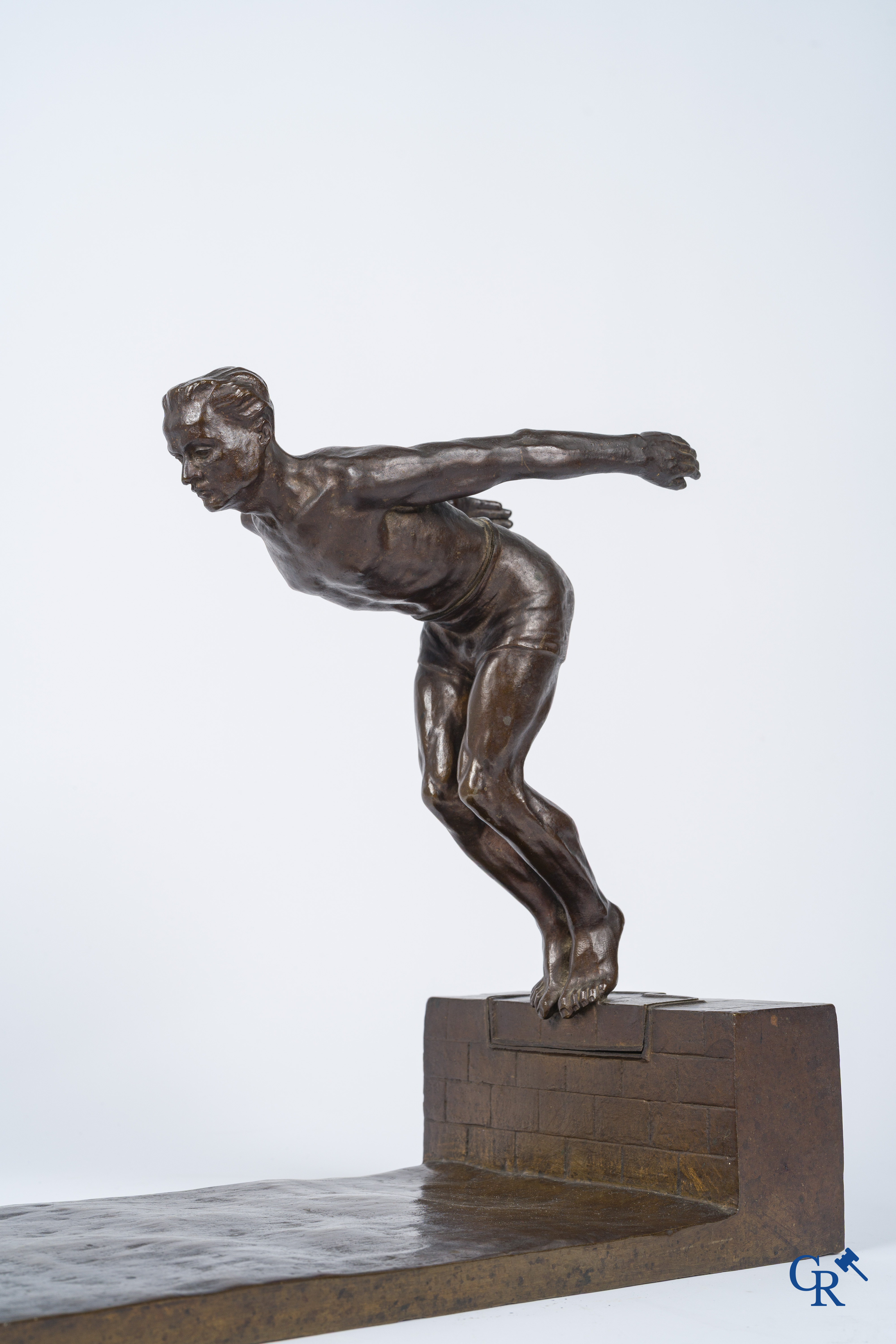 J. Duquet. Art Deco. Bronzen beeld van een zwemmer "De Duik" Bruine patina. Gesigneerd. Circa 1930.