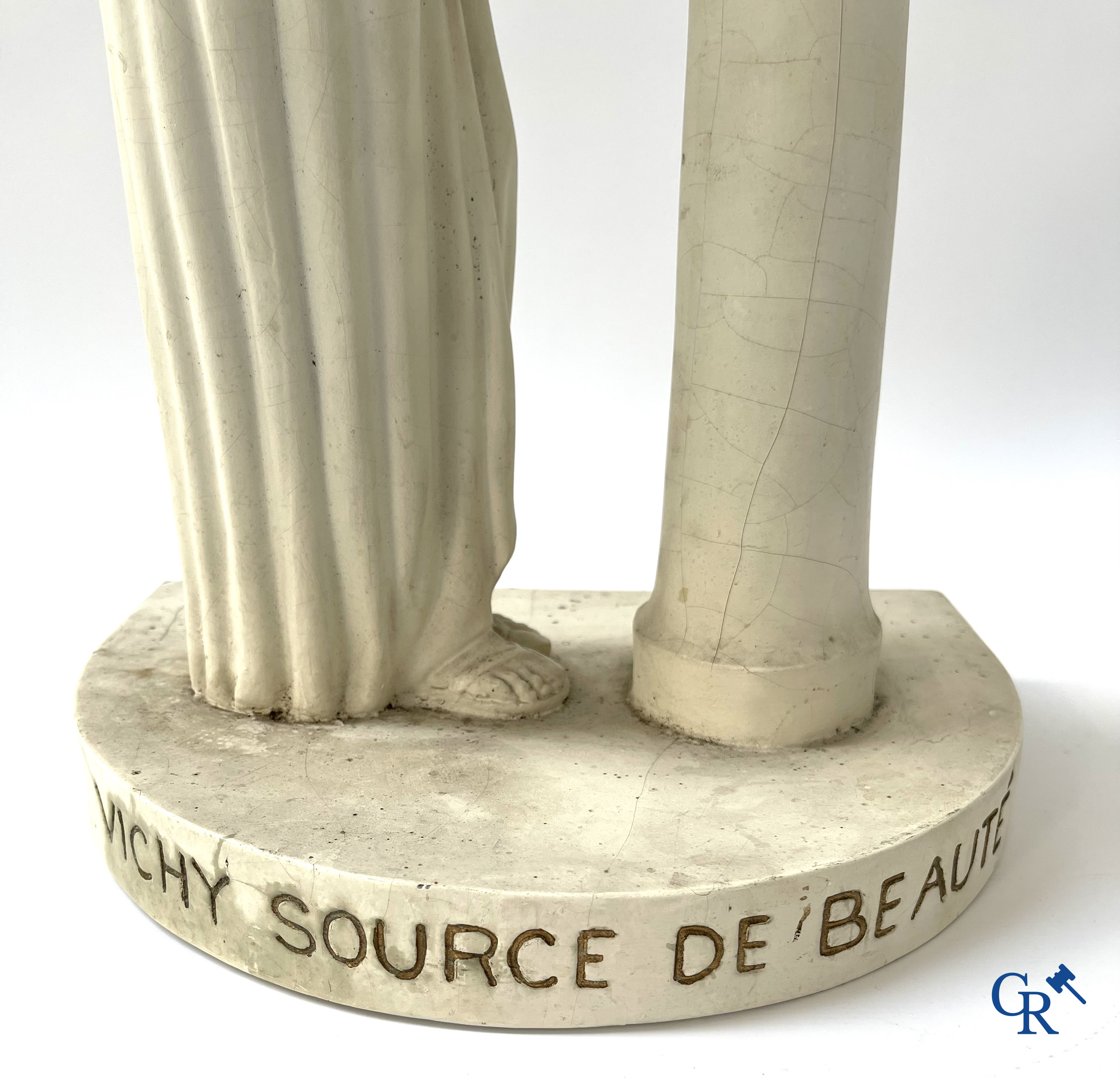 Vichy, Source de beauté. Lamp in papier-maché opgelegd met gepatineerd plaaster. Vroege uitvoering circa 1930-40.