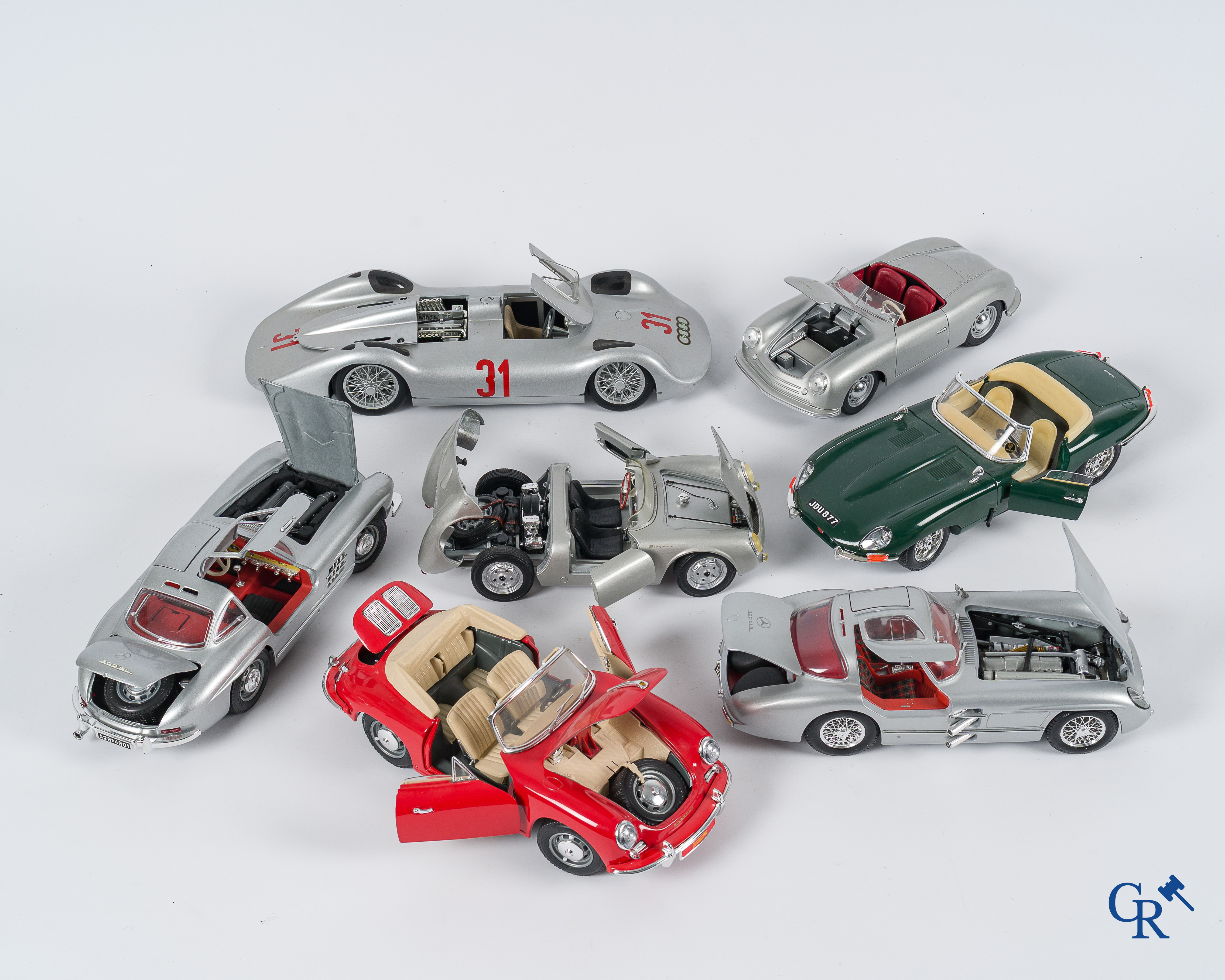 Automobilia. 7 schaalmodel oldtimers 1/18, Burago, Maisto, Revell. Mercedes, Porsche, Auto Union, Jaguar E Type.