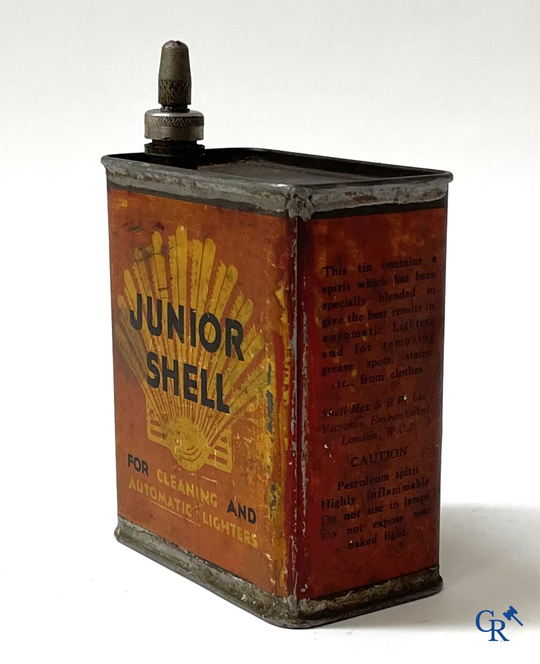 Automobilia. Groot lot olieblikken en andere i.v.m. fietsen, bougies, oliën en andere. Jaren '40-'50-'60.