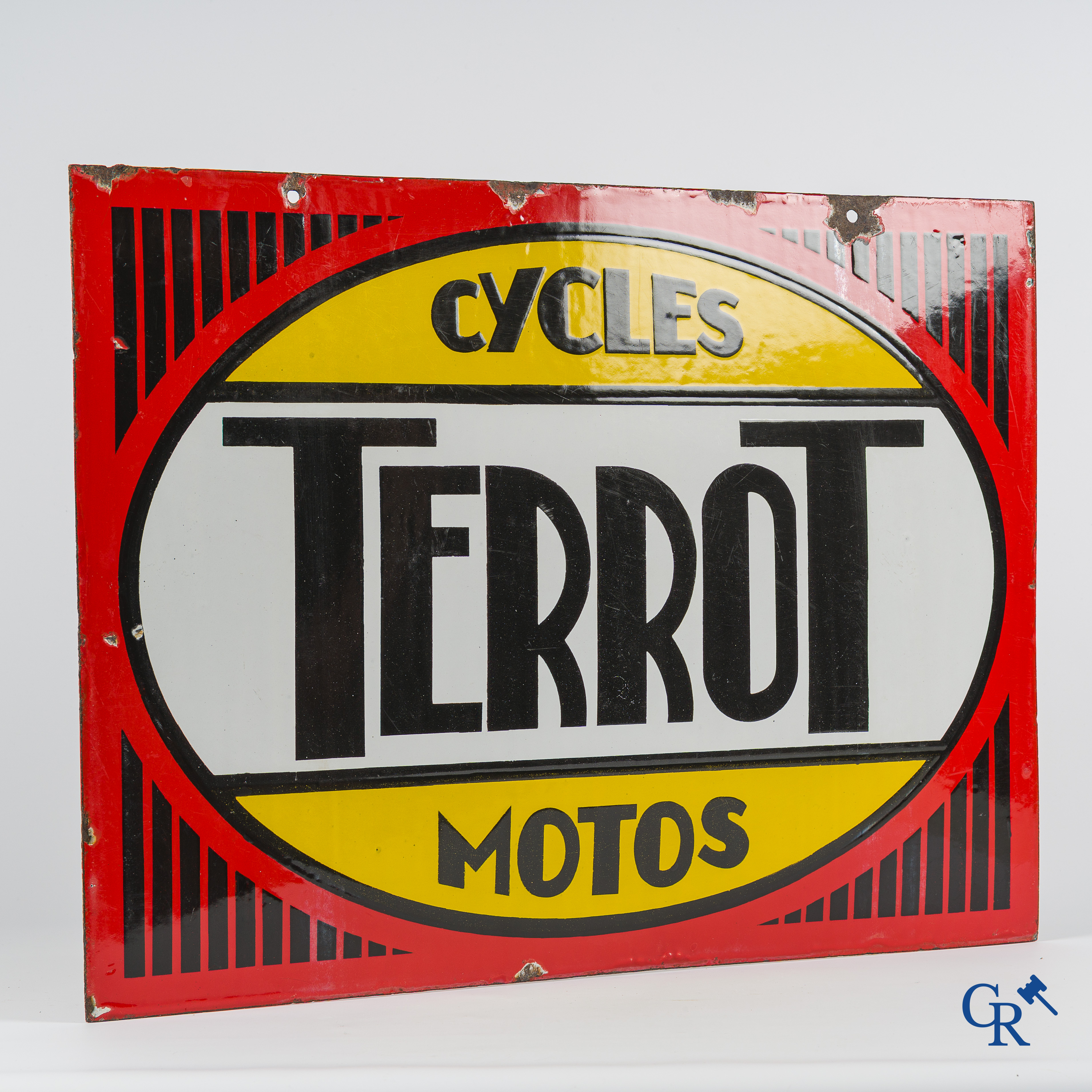 Terrot. Dubbelzijdig emaille reclamebord voor de fietsen en motorfietsen van het merk Terrot. 30'er jaren.