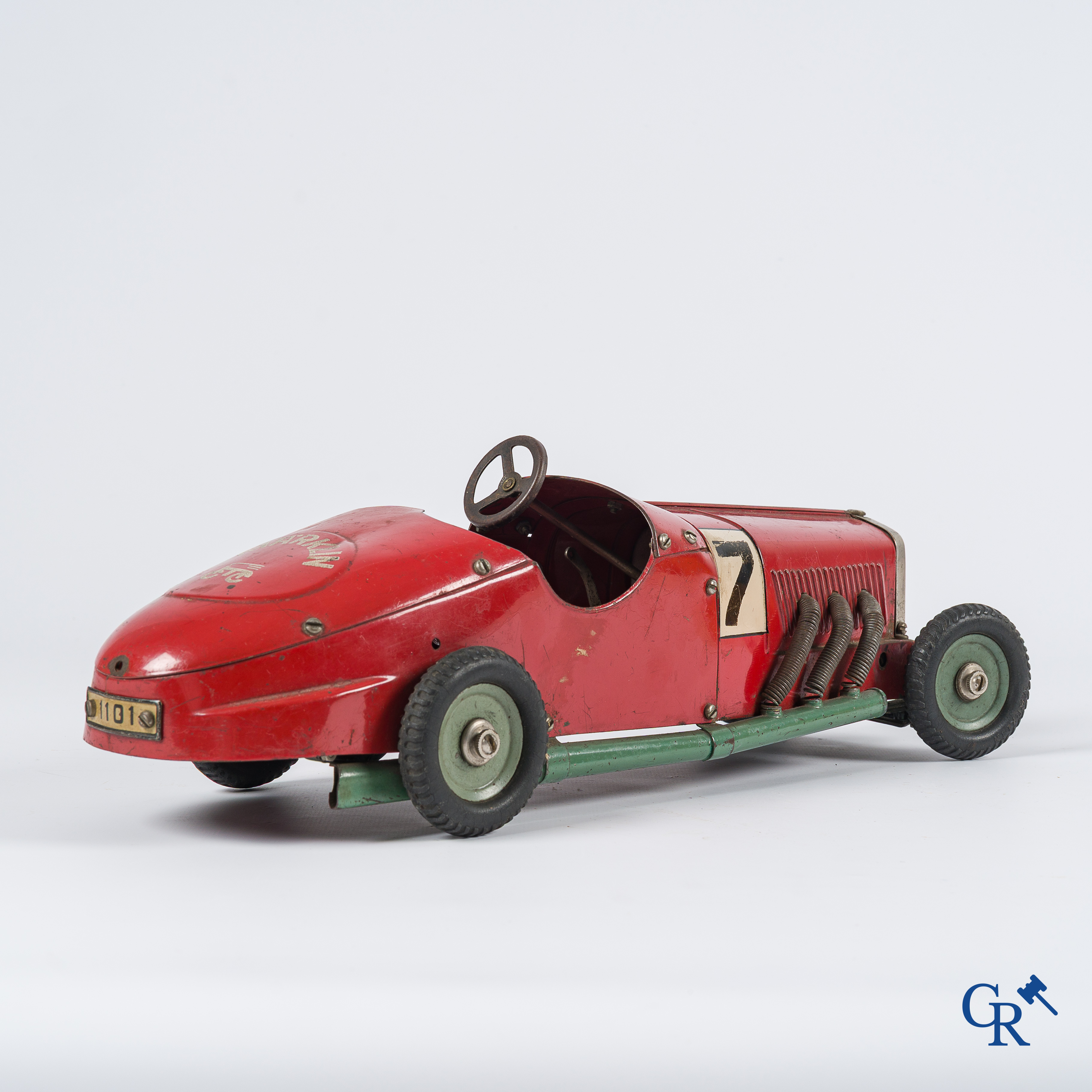 Märklin. Oud speelgoed. Originele opwindbare Mercedes modelauto in beschilderd blik. 30'er jaren.
