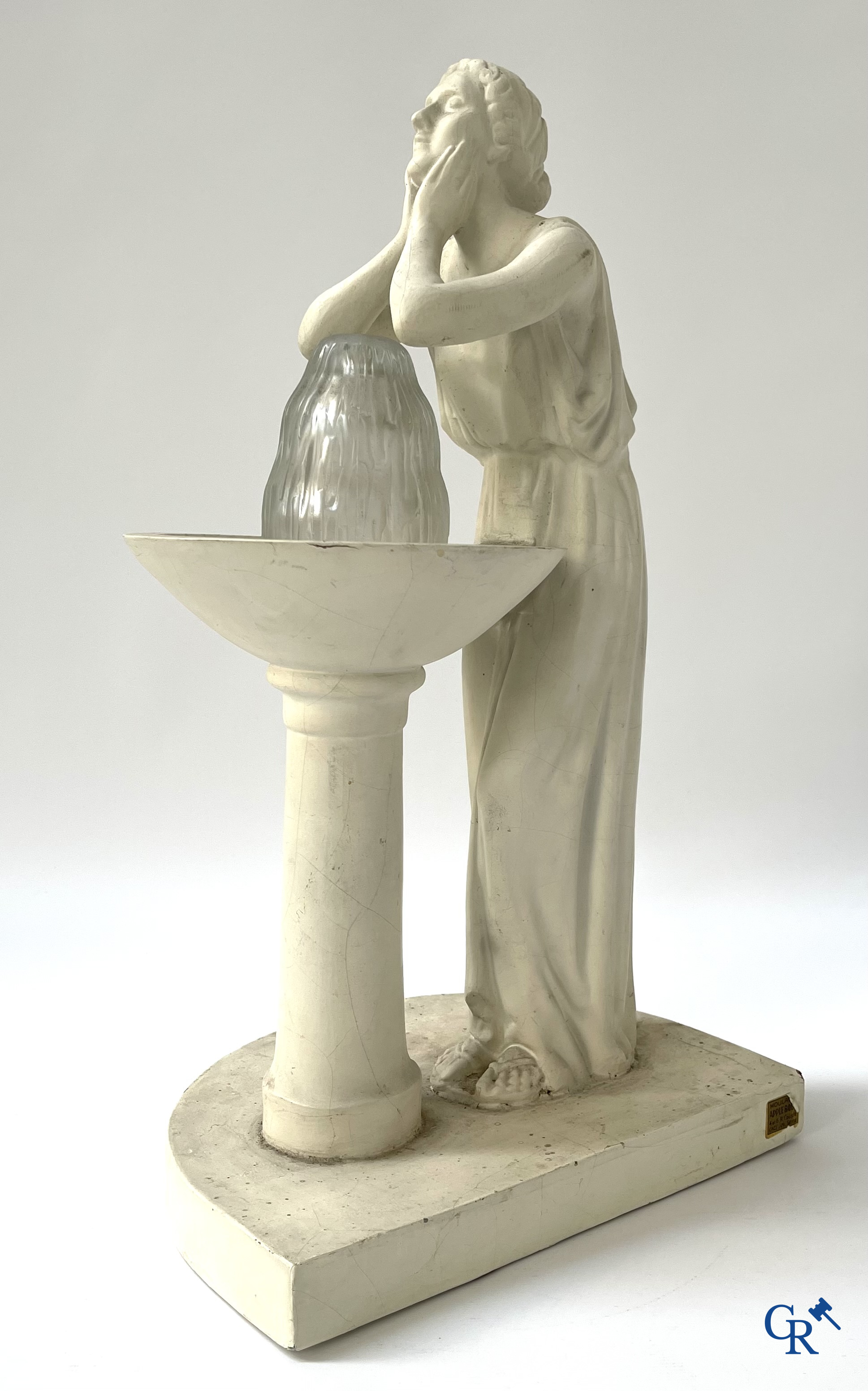 Vichy, Source de beauté. Lamp in papier-maché opgelegd met gepatineerd plaaster. Vroege uitvoering circa 1930-40.