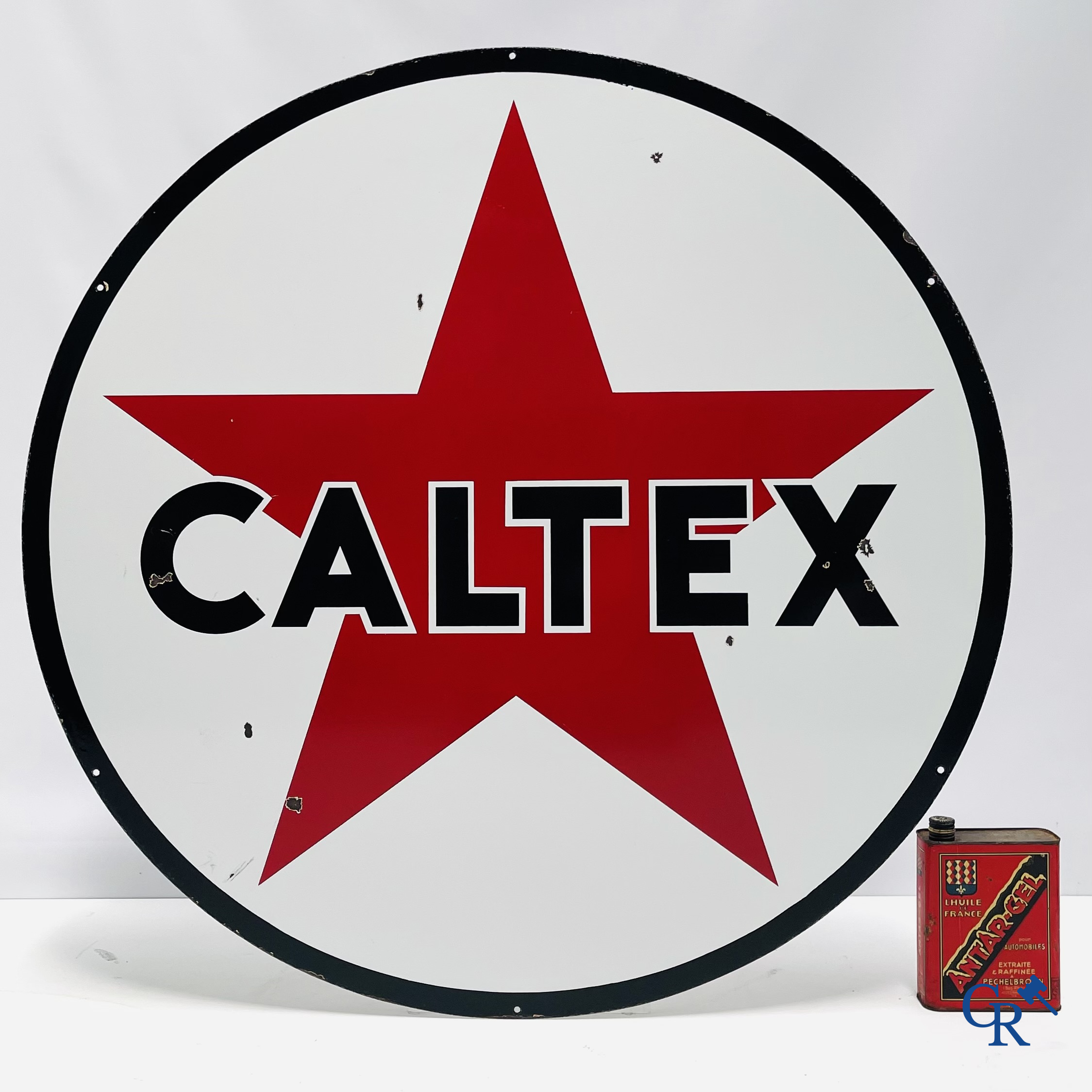 Caltex. Dubbelzijdig geëmailleerd publiciteitsbord voor de motoroliën en smeermiddelen van Caltex. Jaren '50.