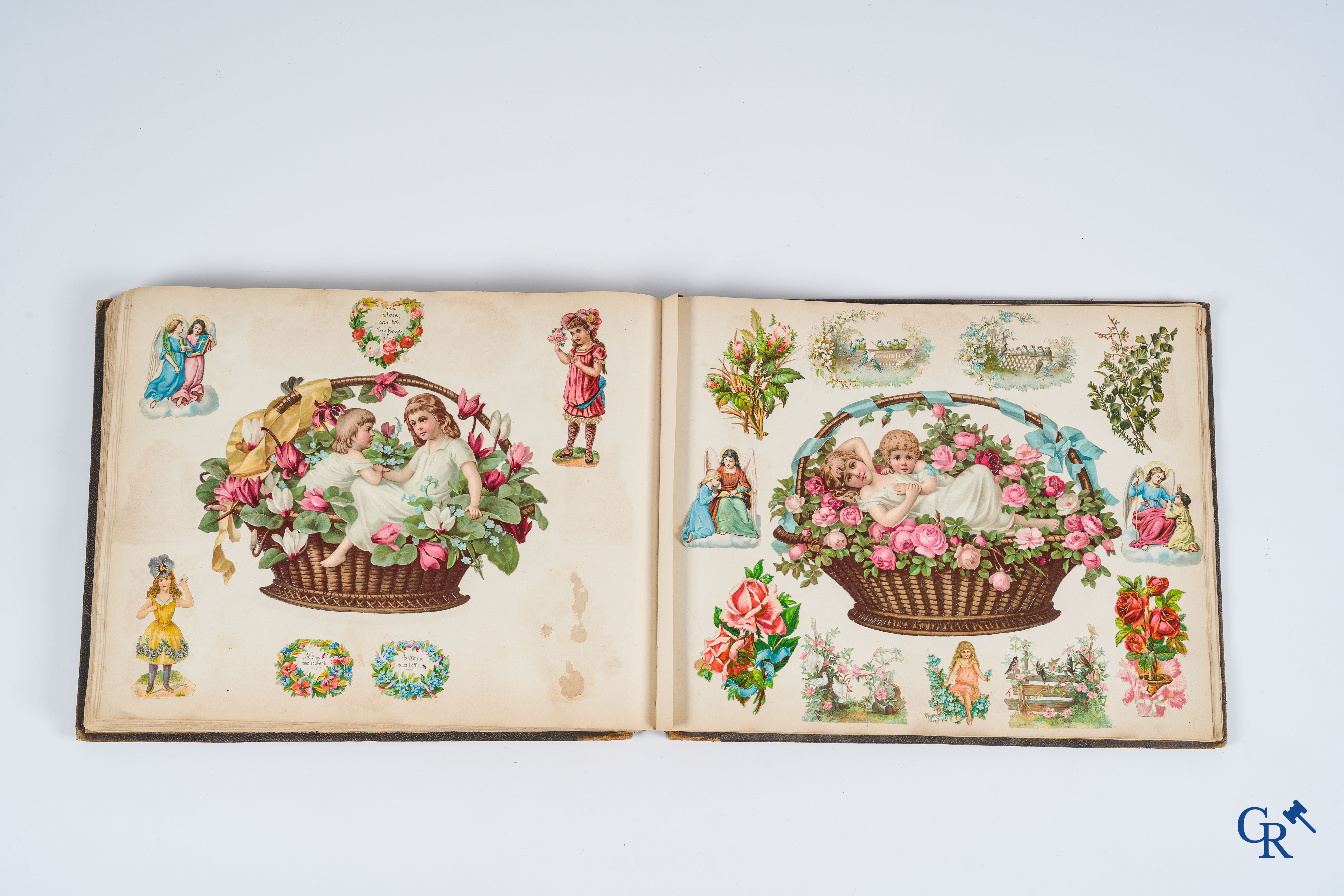 Een album met fantasie- en publiciteitskaarten. Circa 1900.