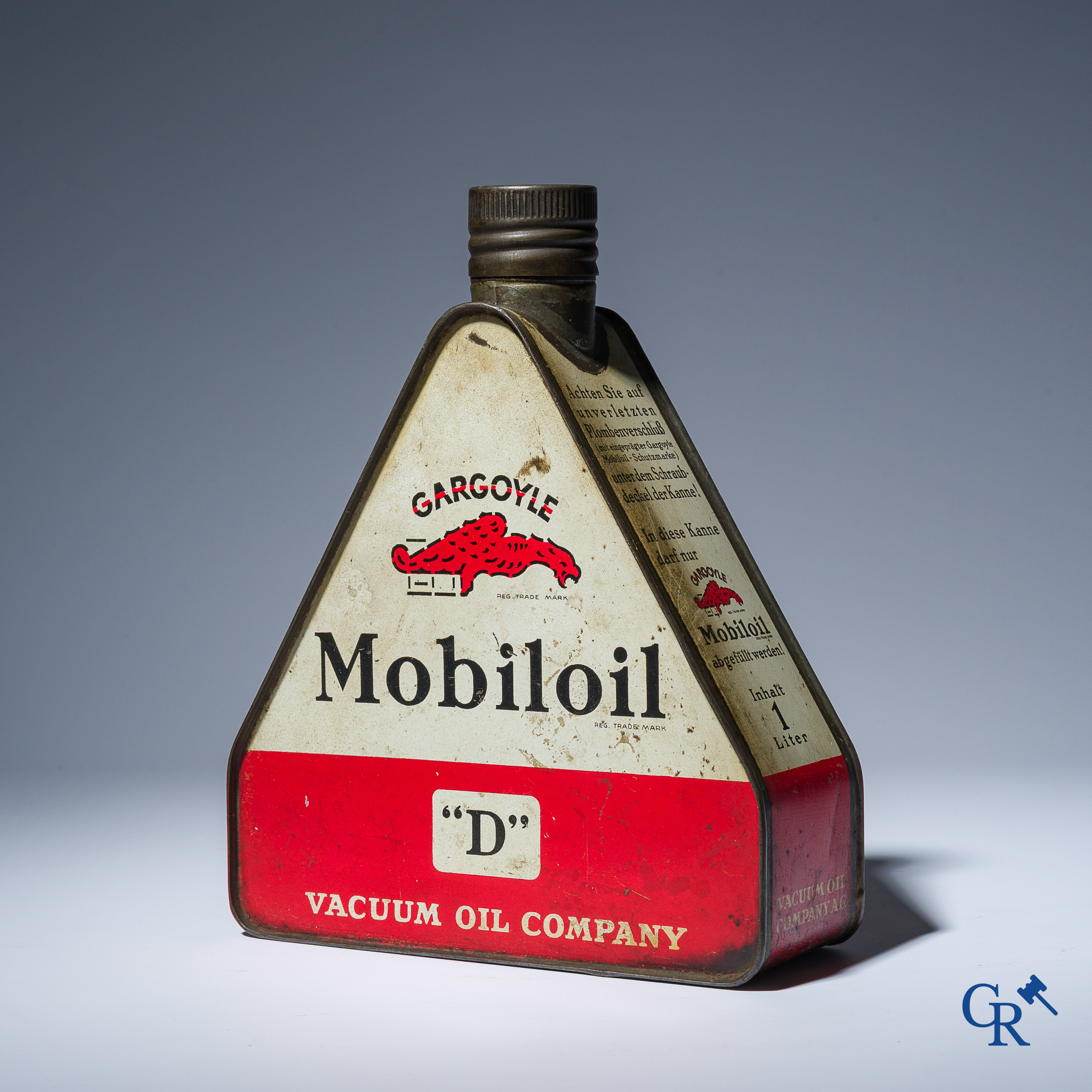 Cargoyle, Mobiloil. Driehoekig olieblik voor motorolie van de Vacuum Oil Company. 1 Liter. Jaren '20-'30.