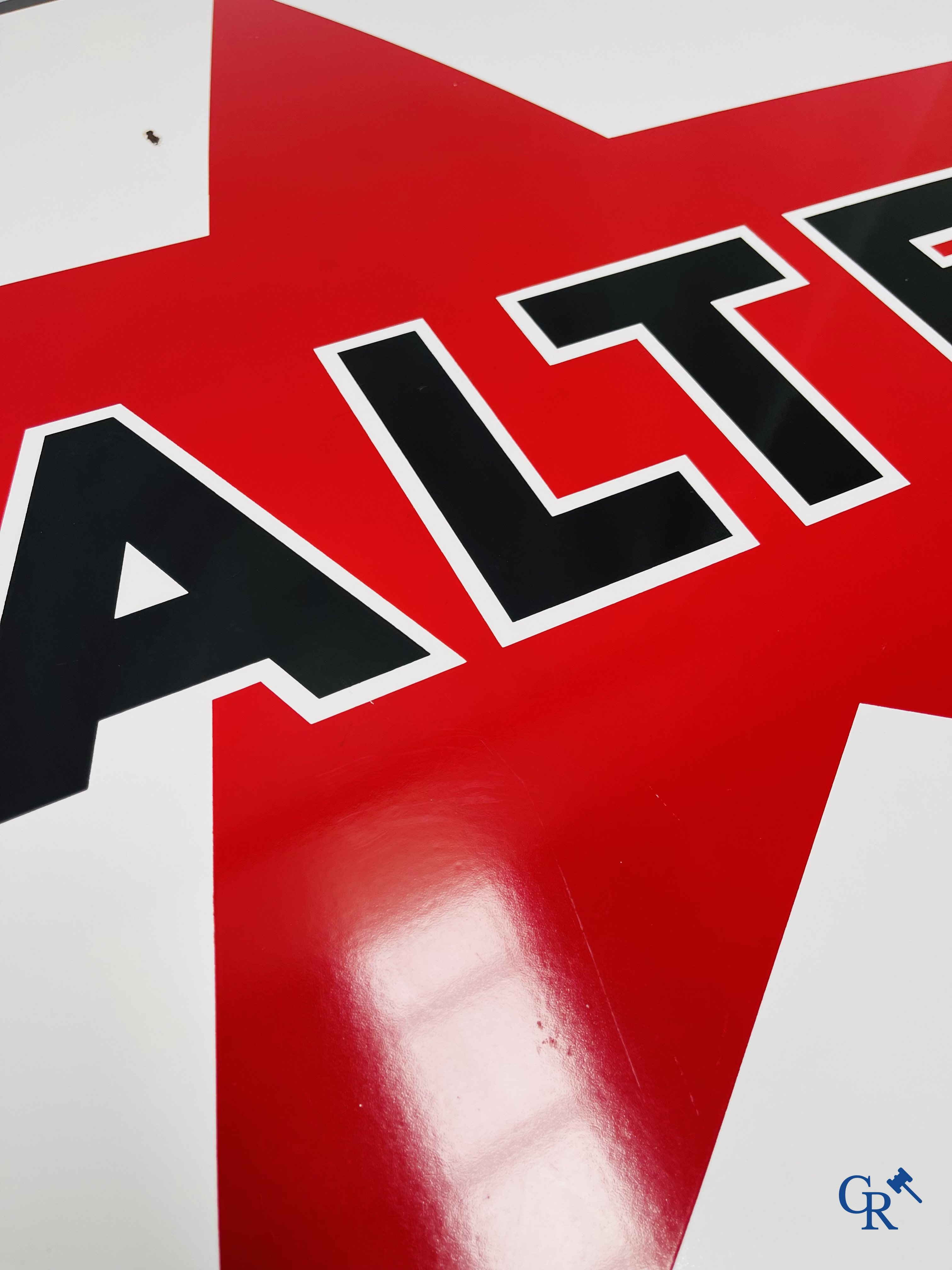 Caltex. Dubbelzijdig geëmailleerd publiciteitsbord voor de motoroliën en smeermiddelen van Caltex. Jaren '50.