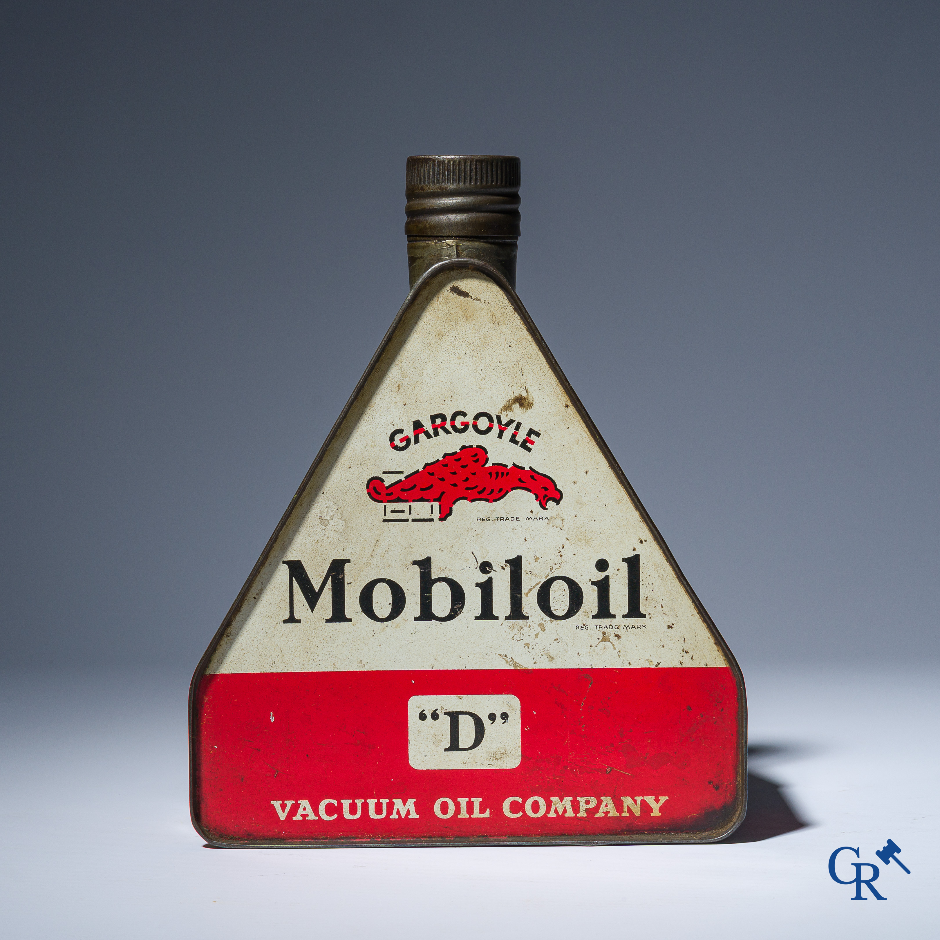 Cargoyle, Mobiloil. Driehoekig olieblik voor motorolie van de Vacuum Oil Company. 1 Liter. Jaren '20-'30.