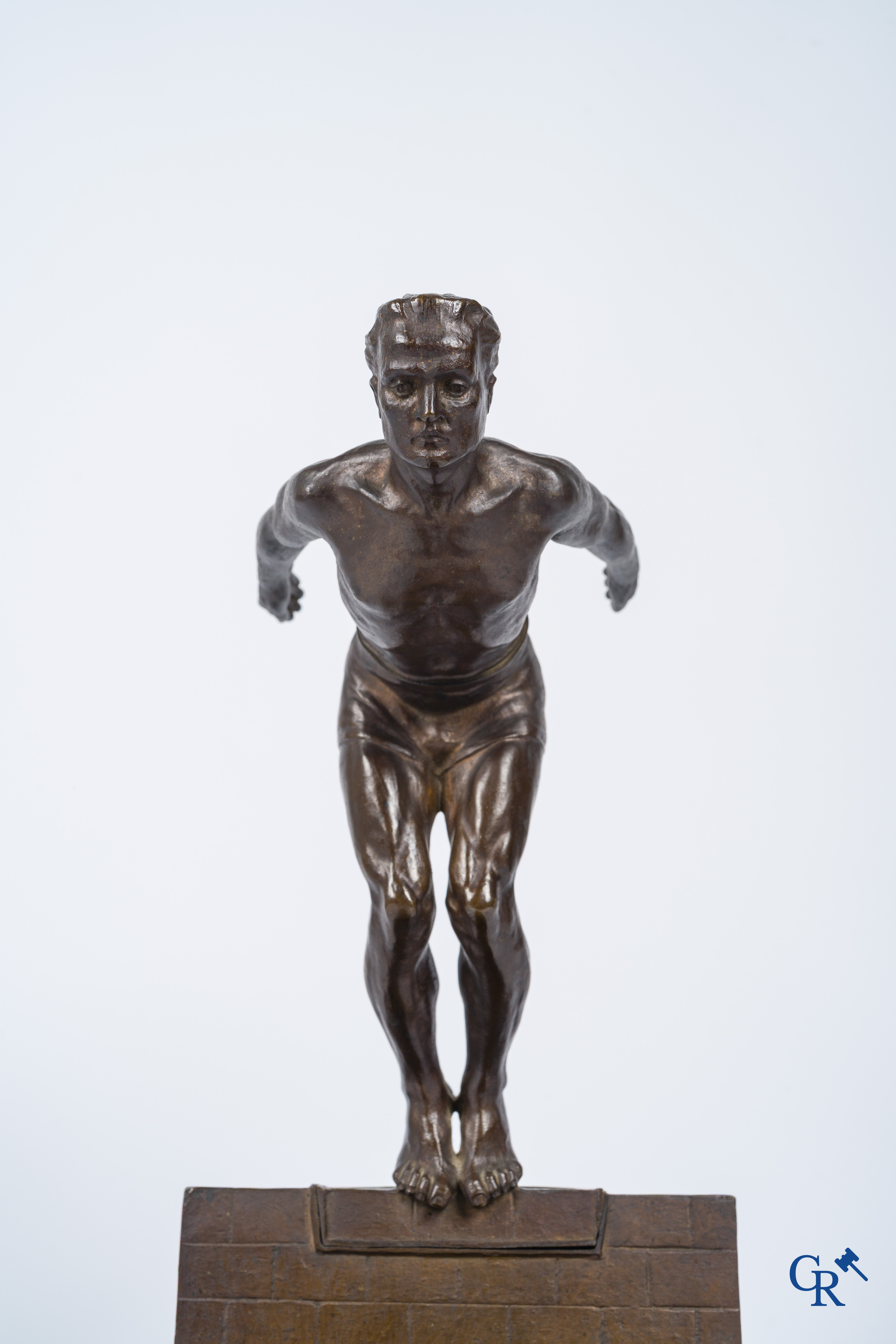 J. Duquet. Art Deco. Bronzen beeld van een zwemmer "De Duik" Bruine patina. Gesigneerd. Circa 1930.