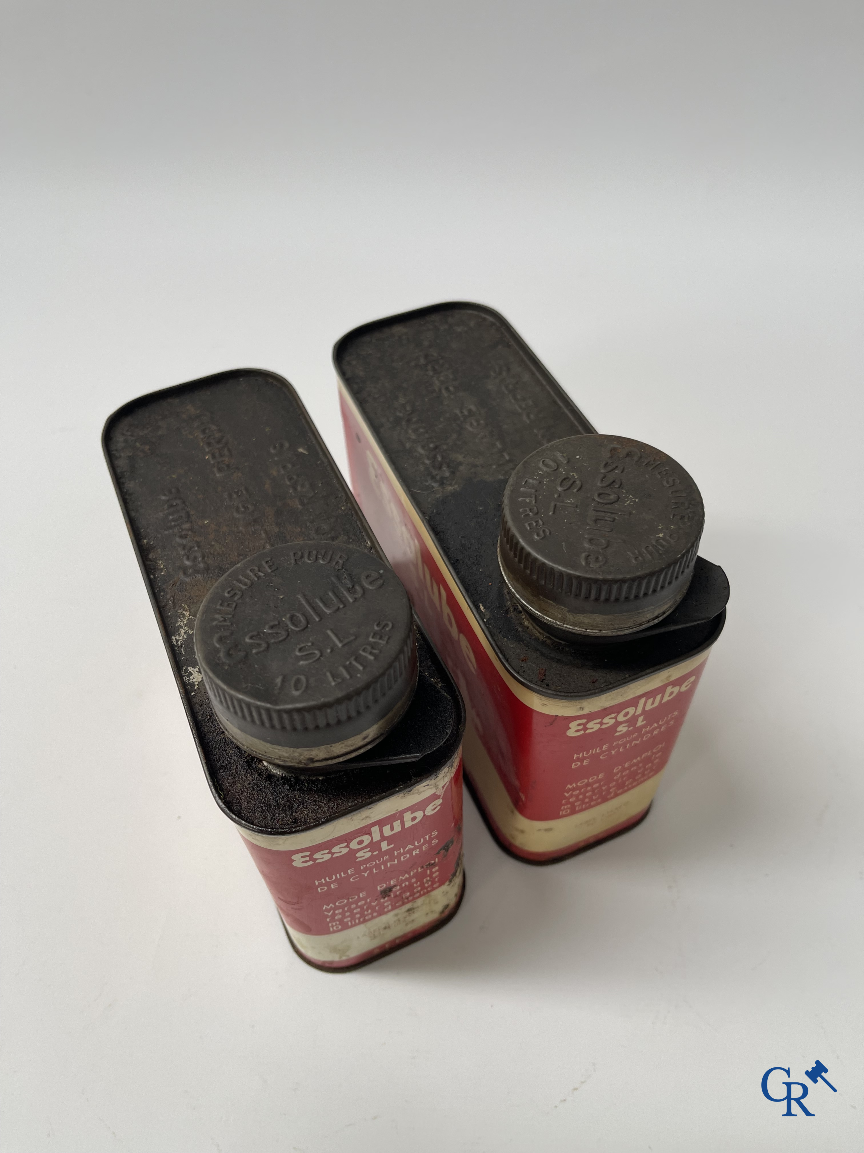 Automobilia. Lot olieblikken en een Eskimo Spécial Anti-vries blik. Castrol, Esso, Shell, jaren '50-'60.