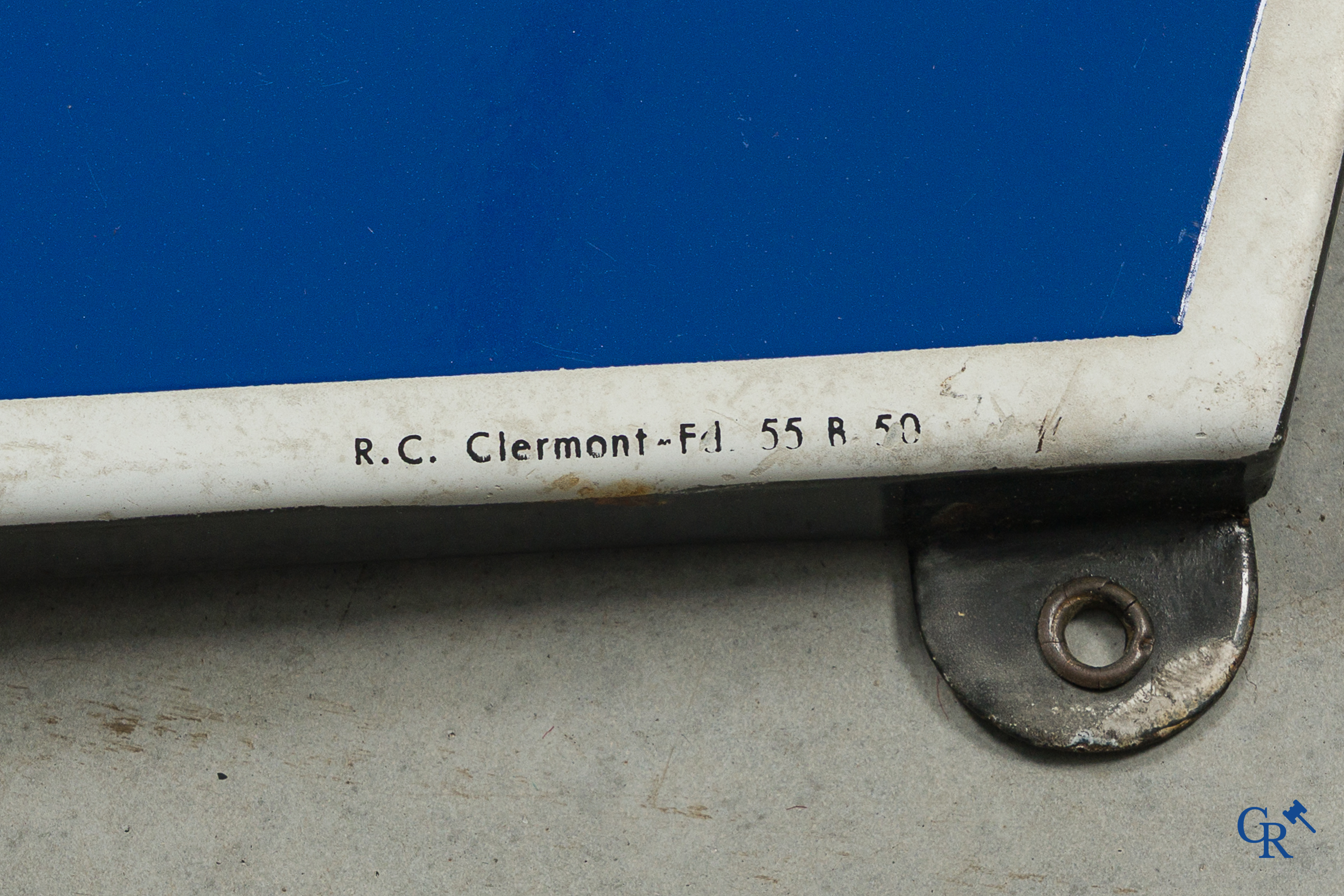 Michelin, Clermont-Ferrand. Emaille reclamebord met Bibendum voor autobanden van Michelin. Jaren '50.