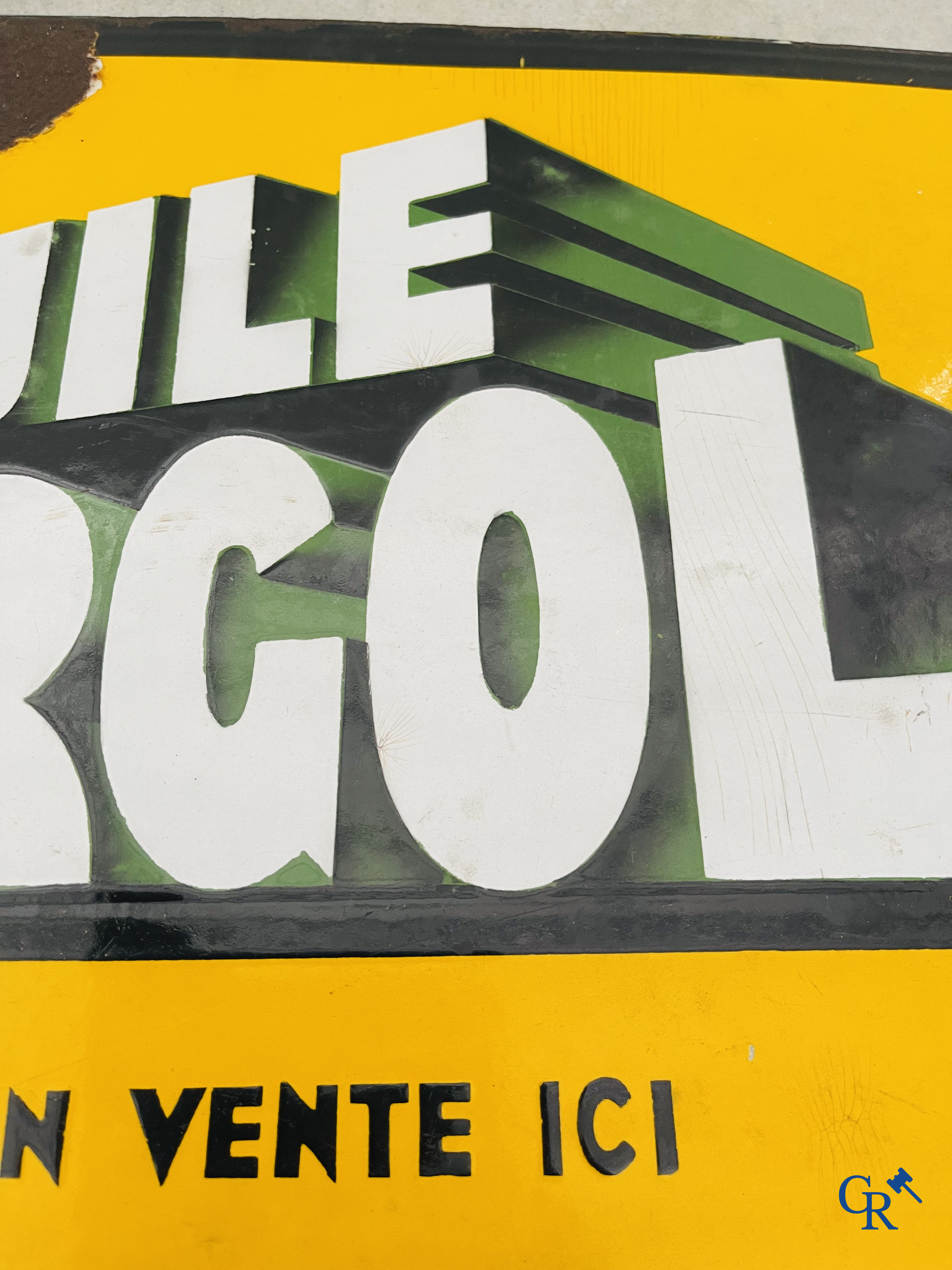 Huile Energol, en vente ici. Dubbelzijdig geëmailleerd uithangsbord voor BP Energol Olie. Jaren '30.