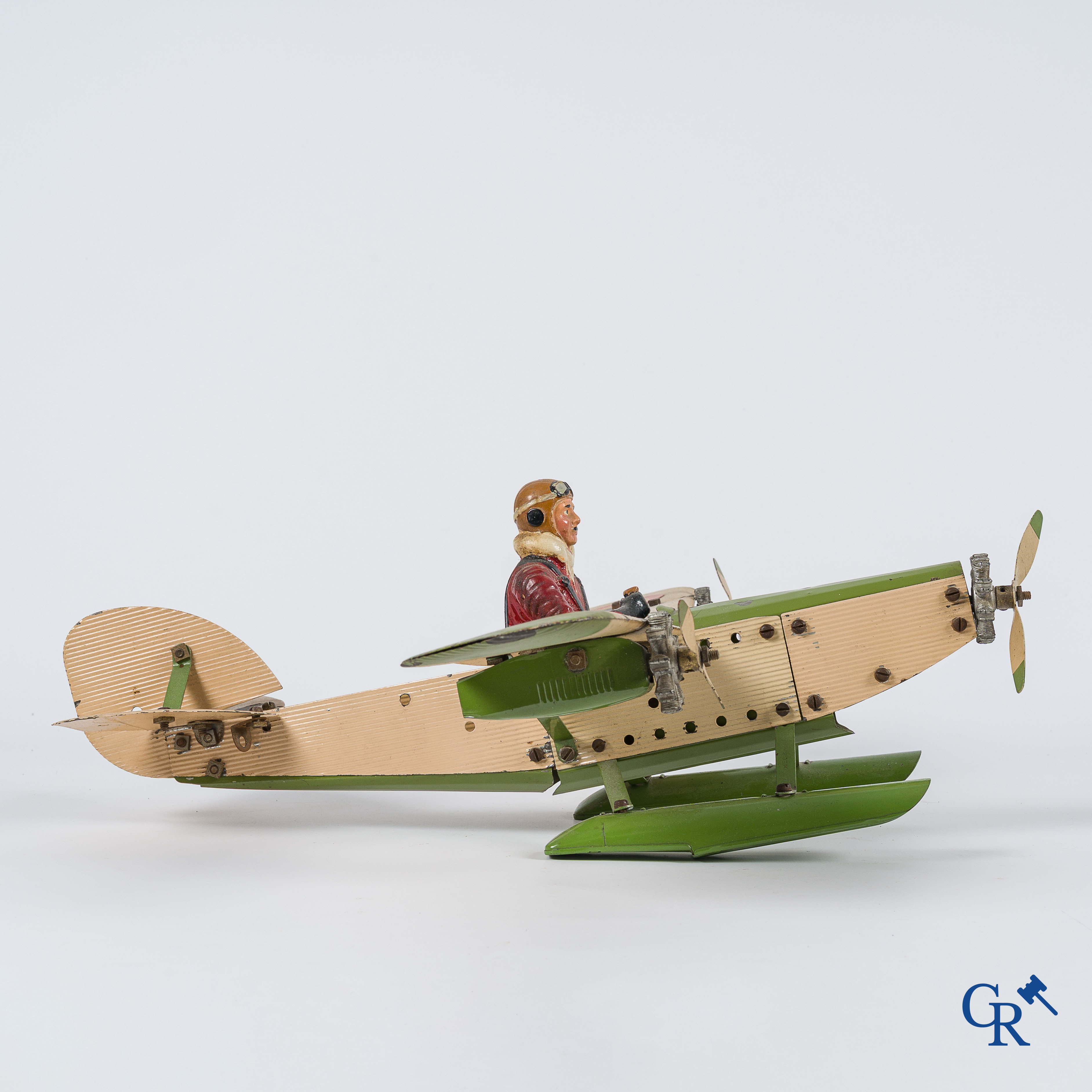 Oud speelgoed. Meccano Aeroplane Contstructor, watervliegtuig met originele piloot. Jaren '30.