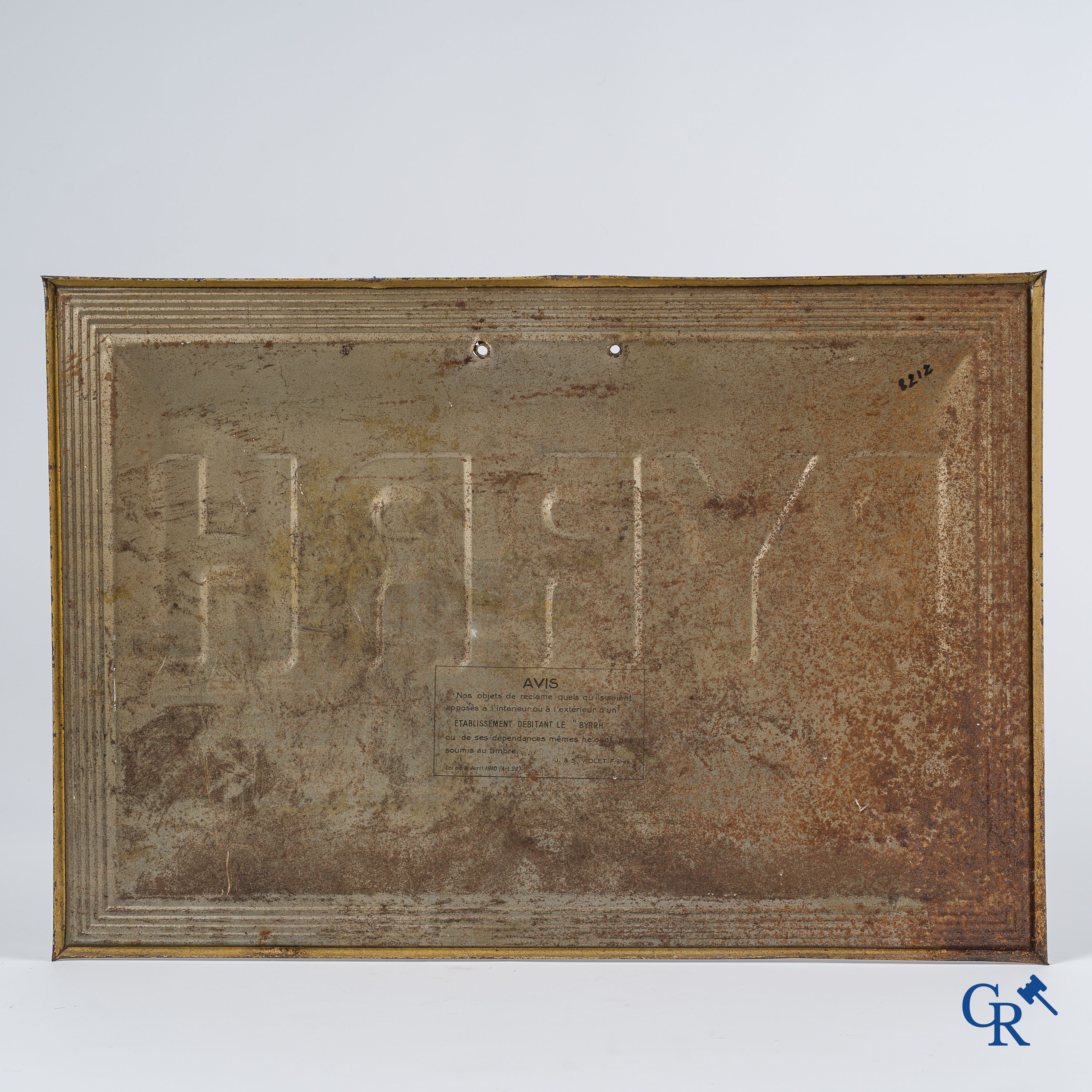 Byrrh, vin généreux au quinquina. Publiciteit in bedrukt blik in reliëf. Circa 1920-1930.