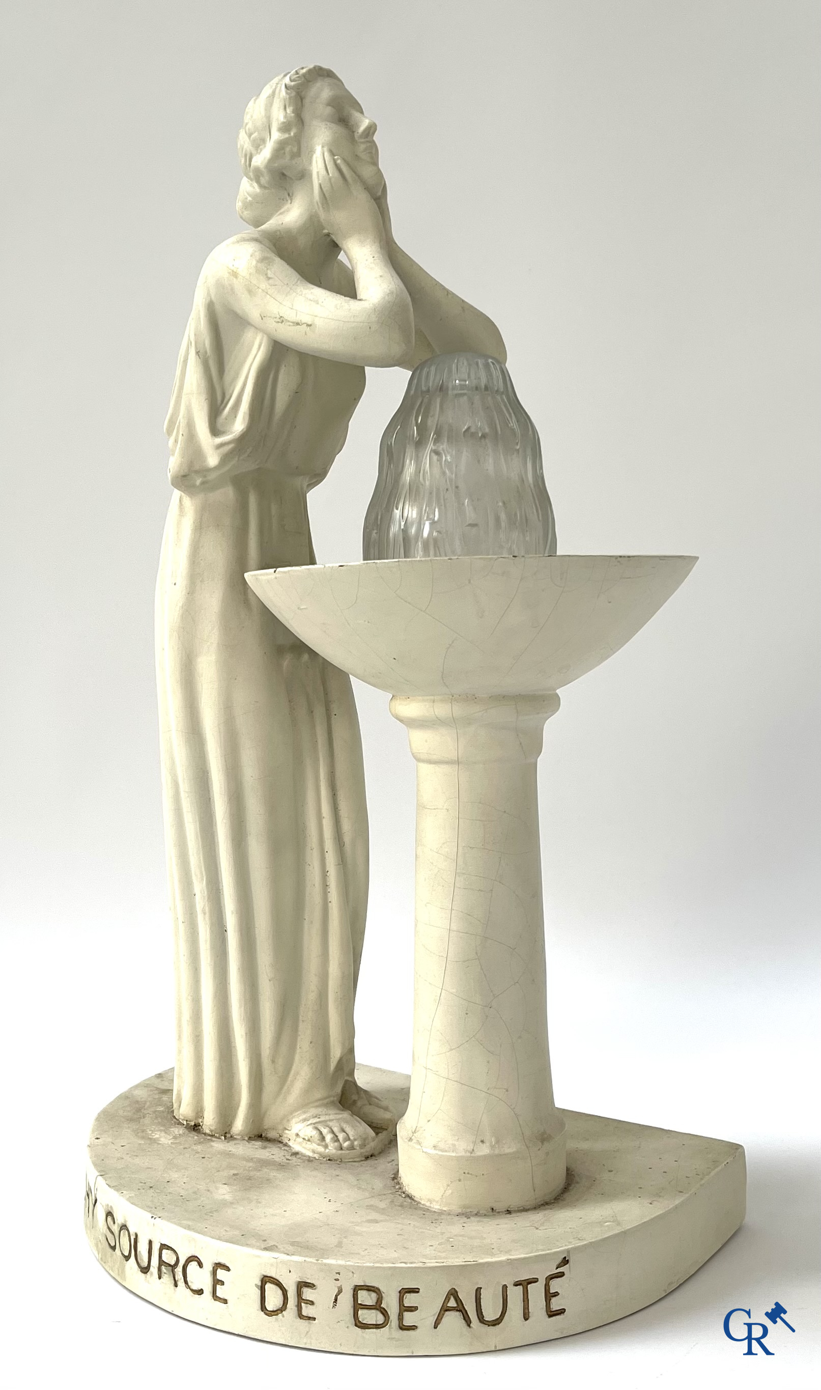 Vichy, Source de beauté. Lamp in papier-maché opgelegd met gepatineerd plaaster. Vroege uitvoering circa 1930-40.