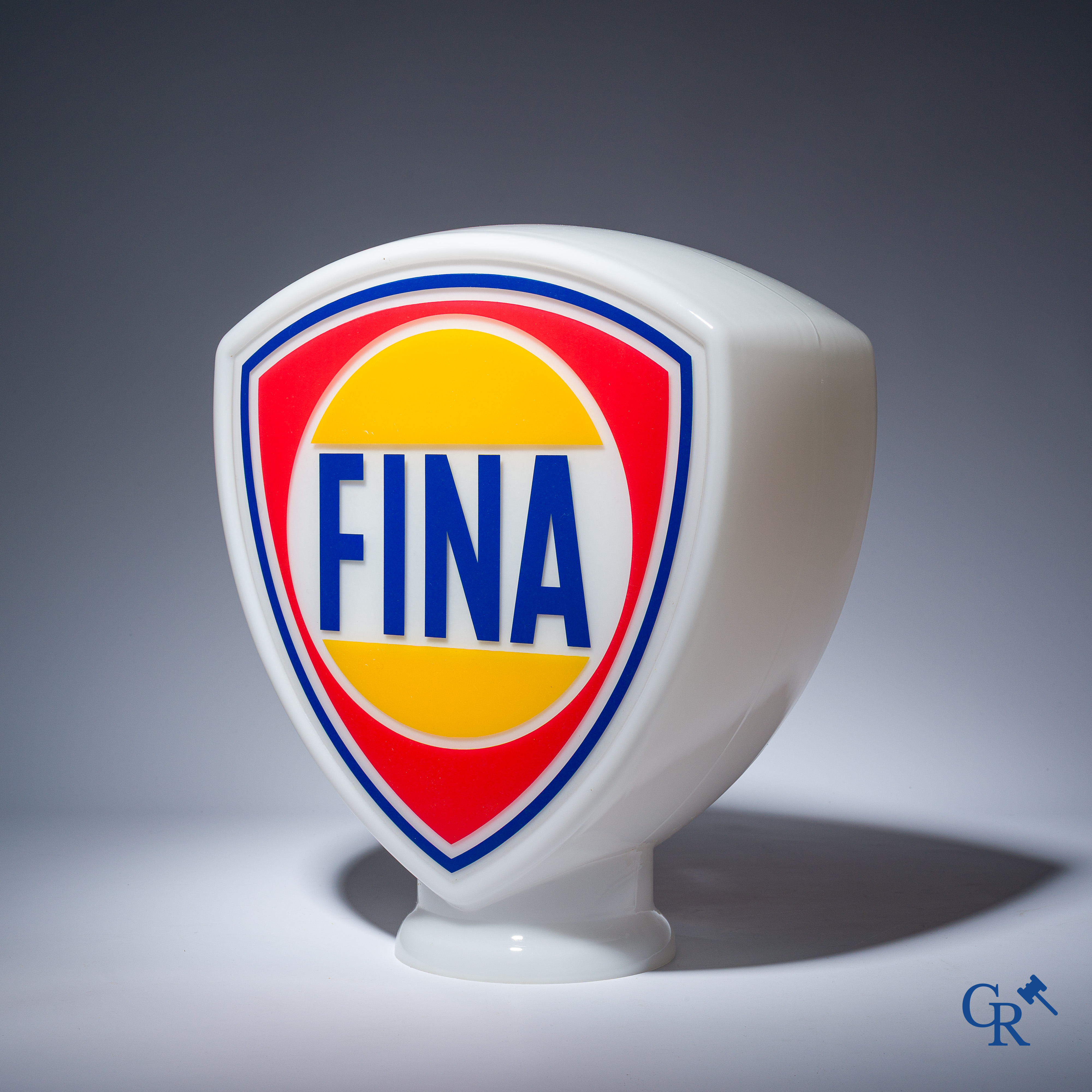 Automobilia, Fina. Originele verlichtingsglobe voor een benzinepomp in witte opaline. '50 er jaren.