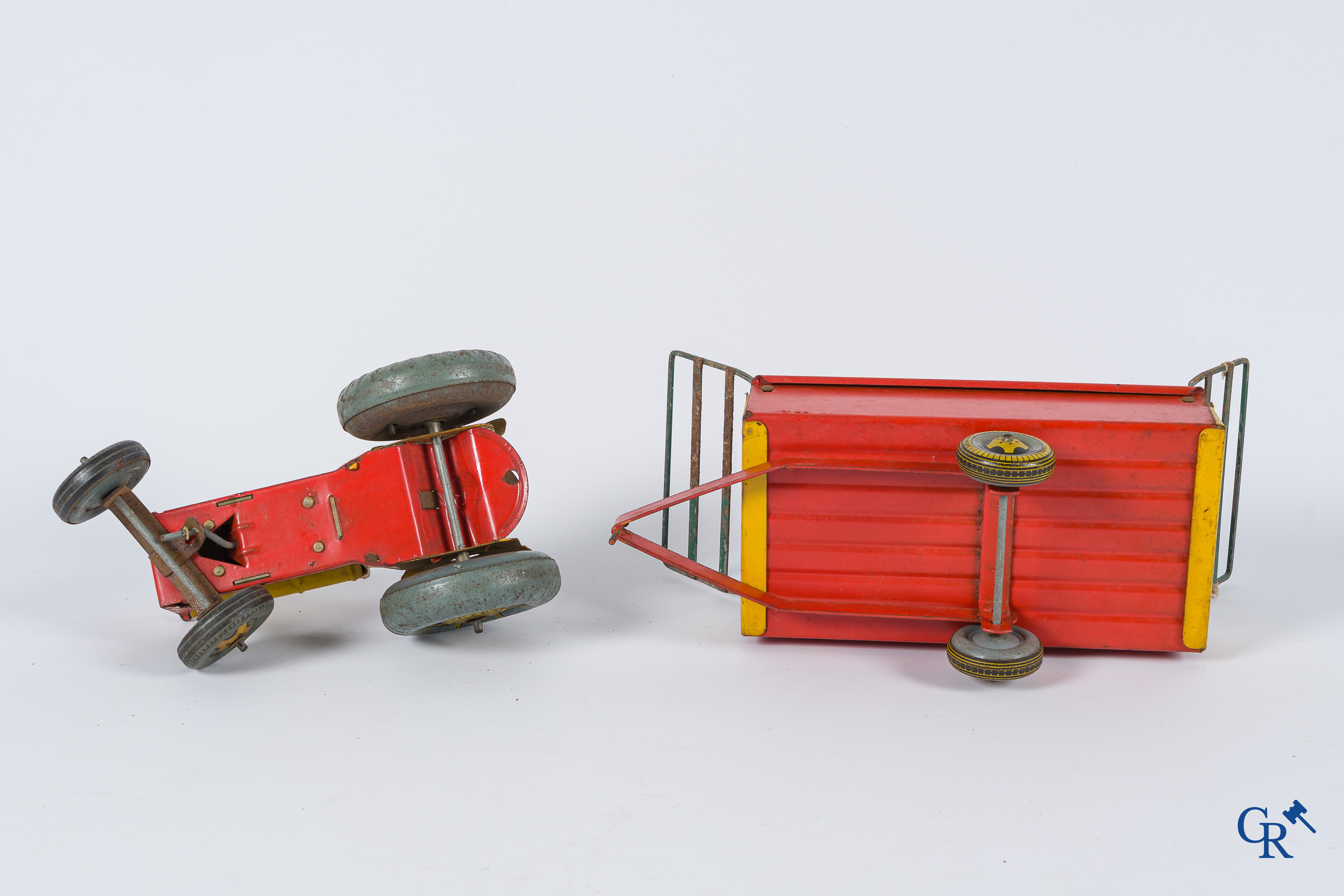 Oud speelgoed. Mooi lot speeldgoed in blik. Japan (Ferrari), Joustra, Falcon speedboot, Modern Toys, enz.