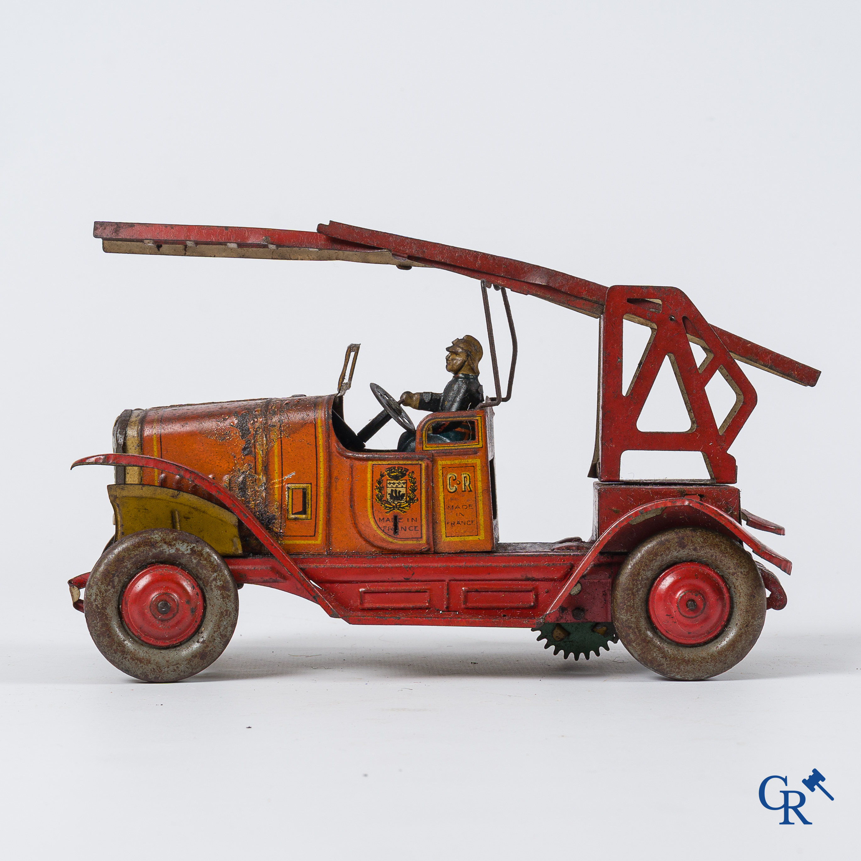 Oud speelgoed. Charles Rossignol, Frankrijk. Brandweerwagen in beschilderd blik.