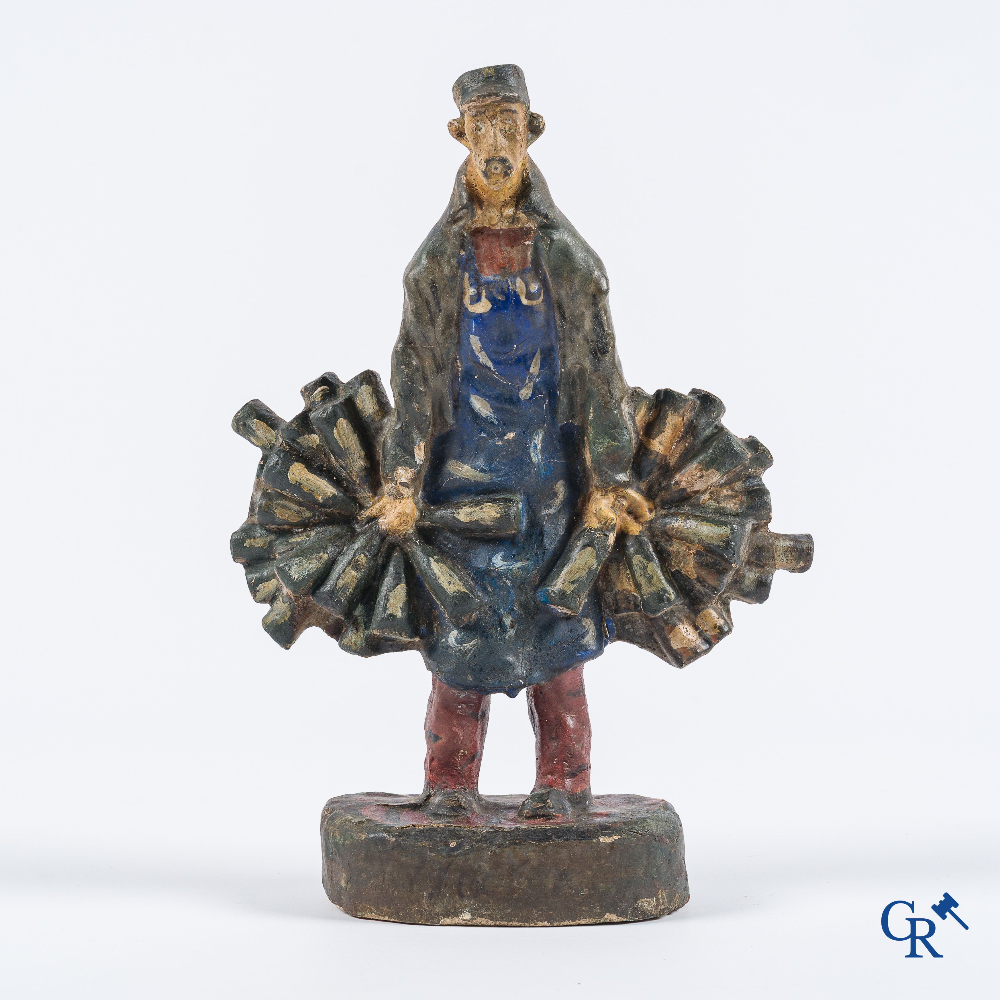 Nicolas "Fines Bouteilles" Beeld in pijpaarde van Nectar, de flessenbezorger. Naar een ontwerp van Dransy. Circa 1925.