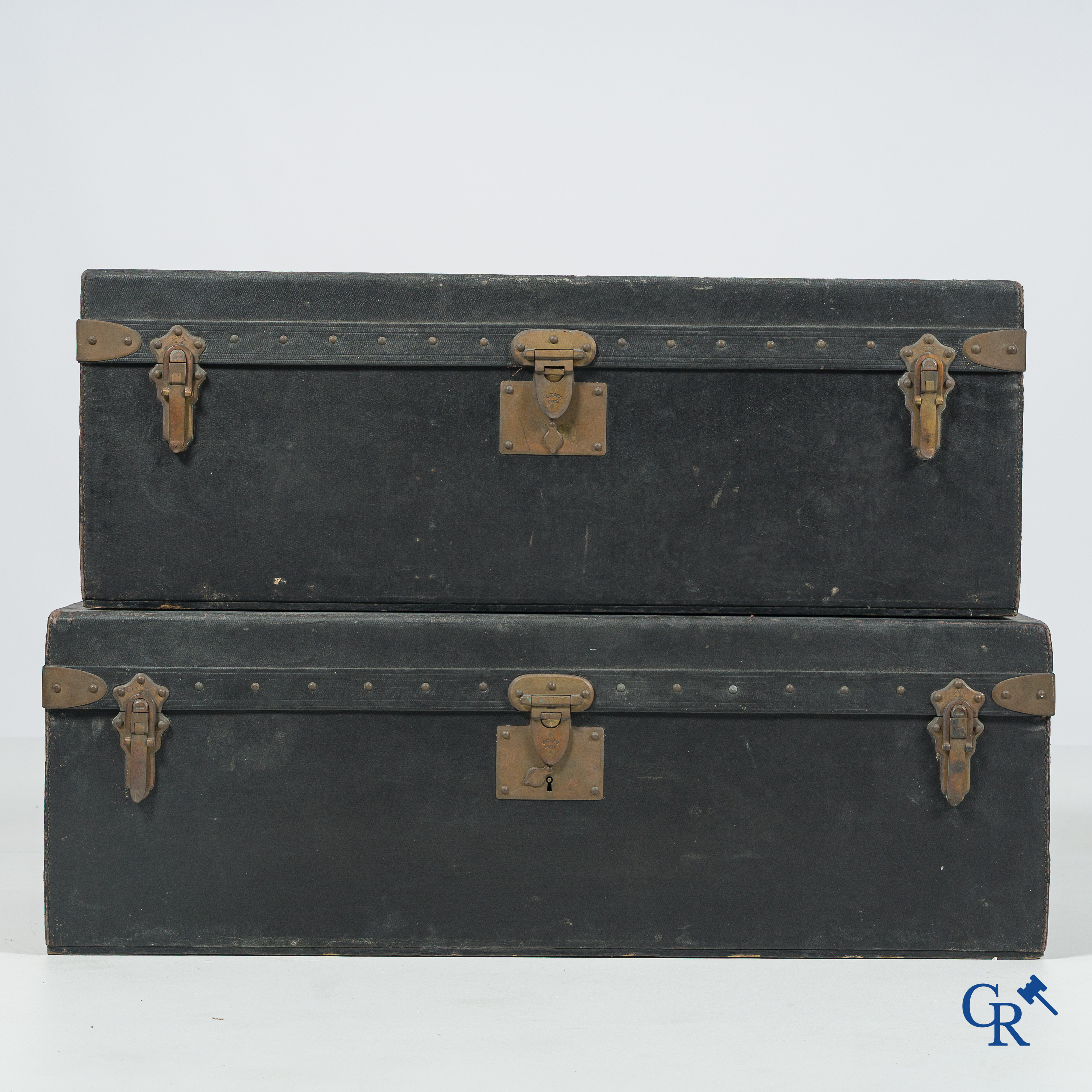 Malles Goyard, 233 Rue Saint Honoré, Paris. 2 Autokoffers in zwart leder. Circa 1930.