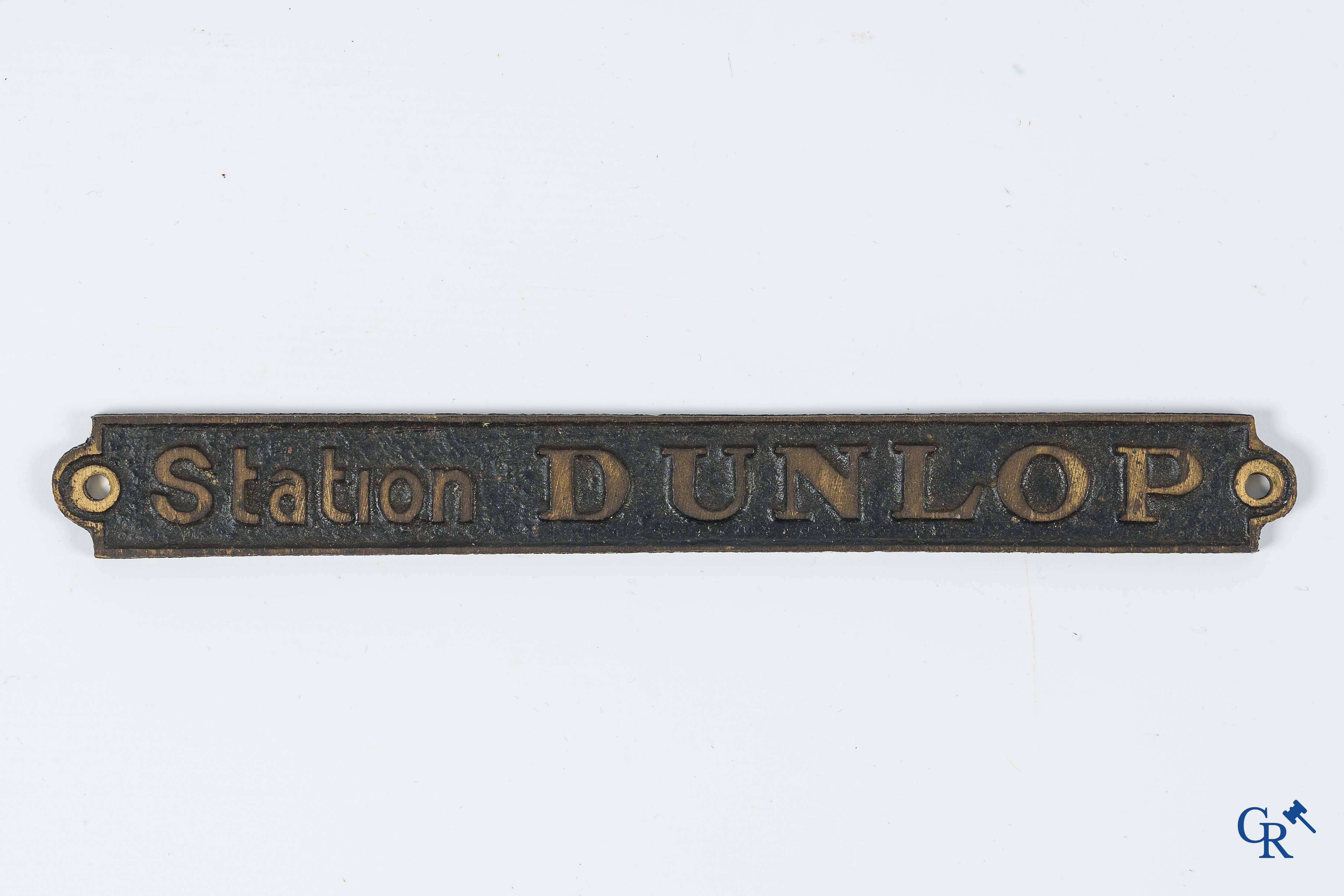 Lot Automobilia, diverse merken. Renault, Citroën, Huiles Yacco, Dunlop, auto mascotte, enz.