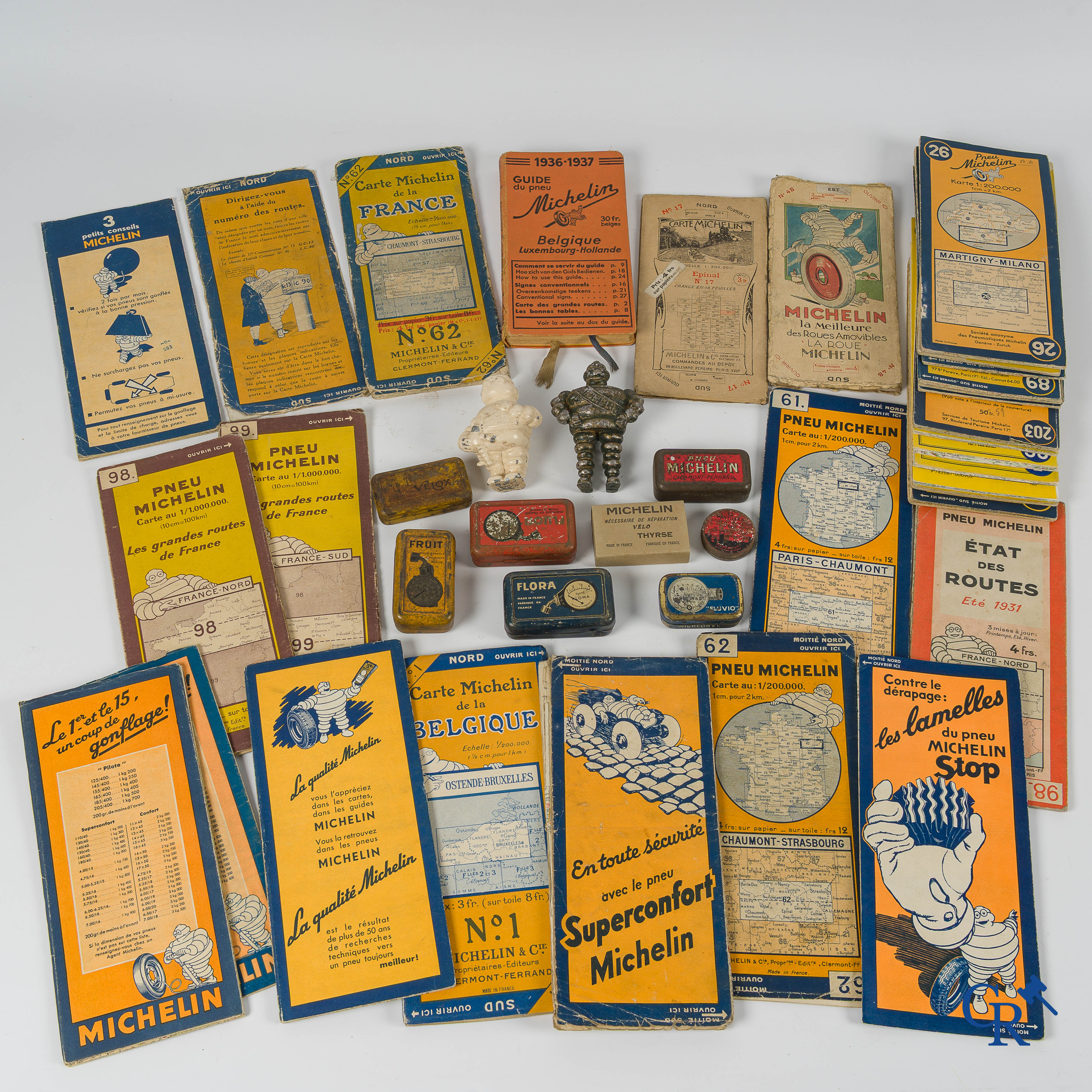 Michelin. Automobilia. Interessant lot met Michelin objecten. Jaren 1920-1930 en later.