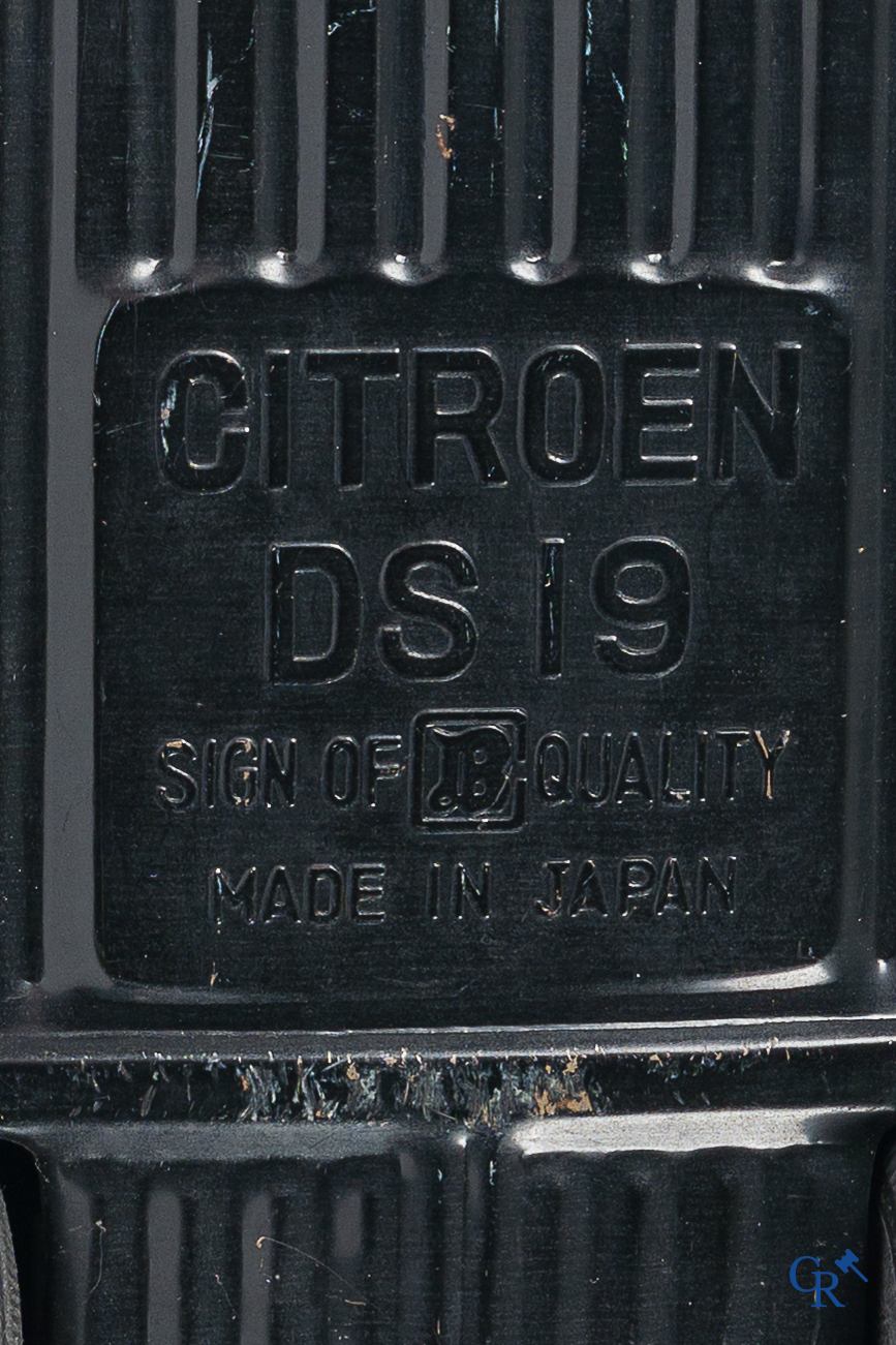Oud speelgoed. Bandaï Japan, Citroen DS-19 modelauto in beschilderd blik. Jaren '60.