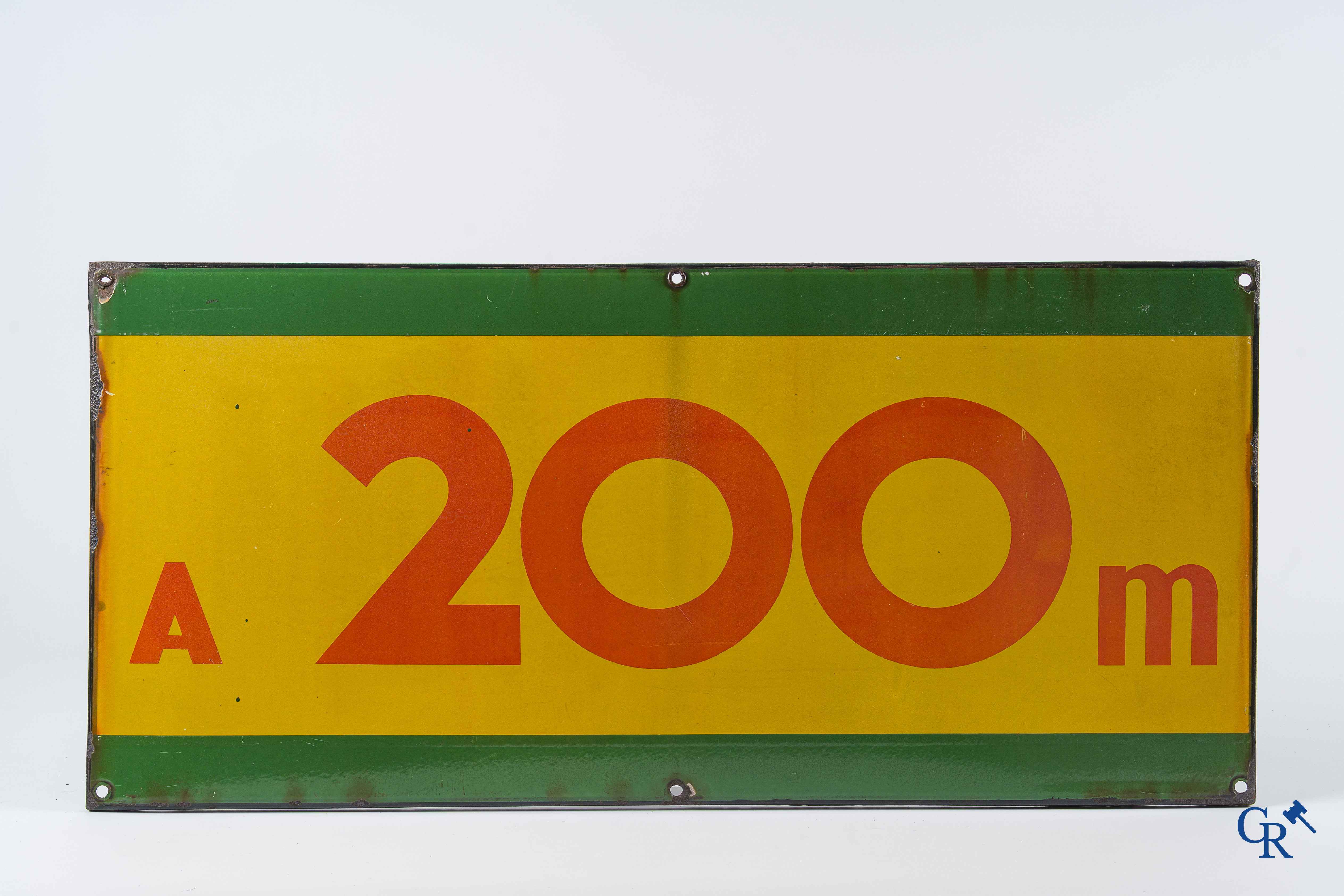 Automobilia. Shell, 3 emaille borden voor het aangeven van de afstand tot een benzinepomp. Jaren '20-'30.