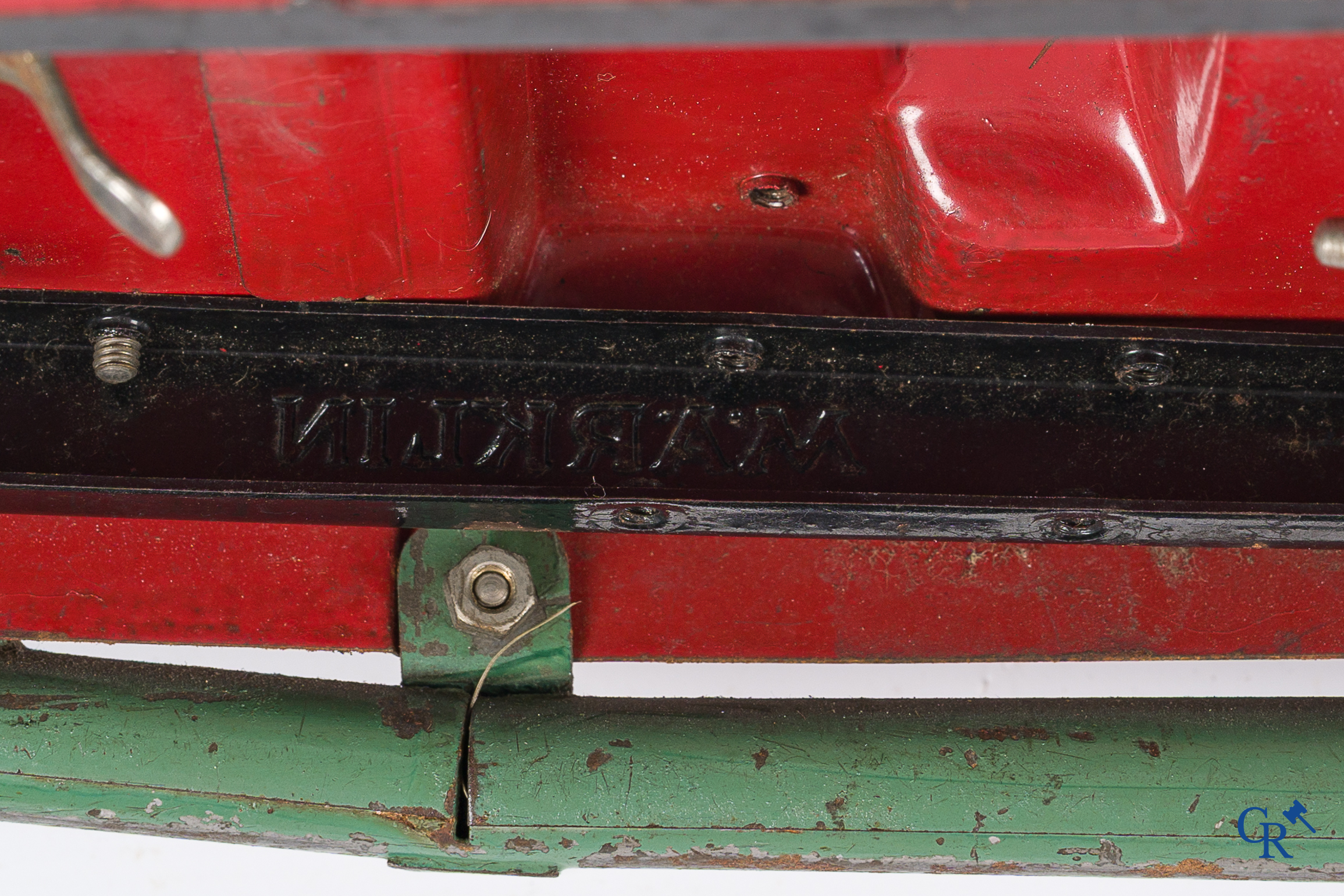 Märklin. Oud speelgoed. Originele opwindbare Mercedes modelauto in beschilderd blik. 30'er jaren.