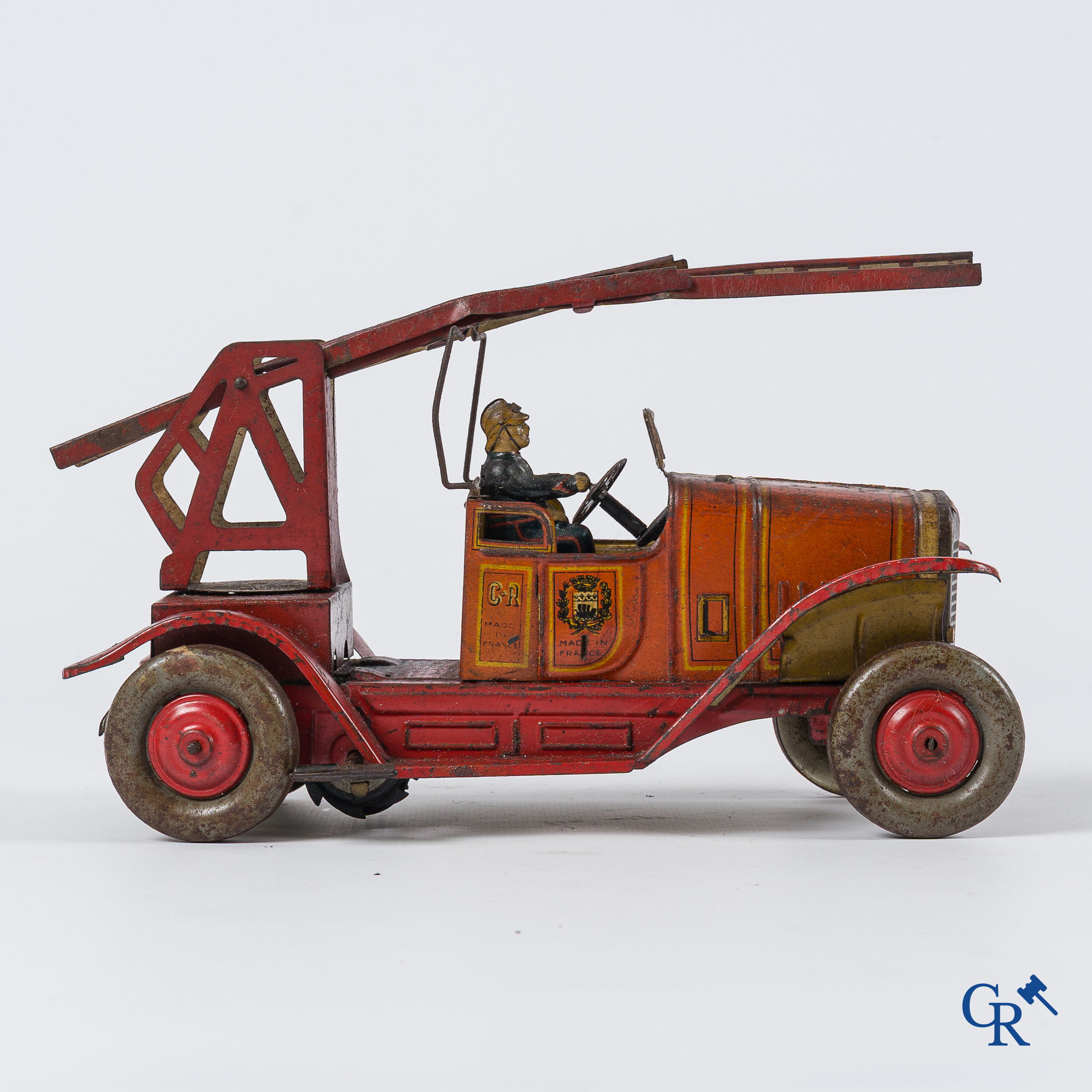 Oud speelgoed. Charles Rossignol, Frankrijk. Brandweerwagen in beschilderd blik.