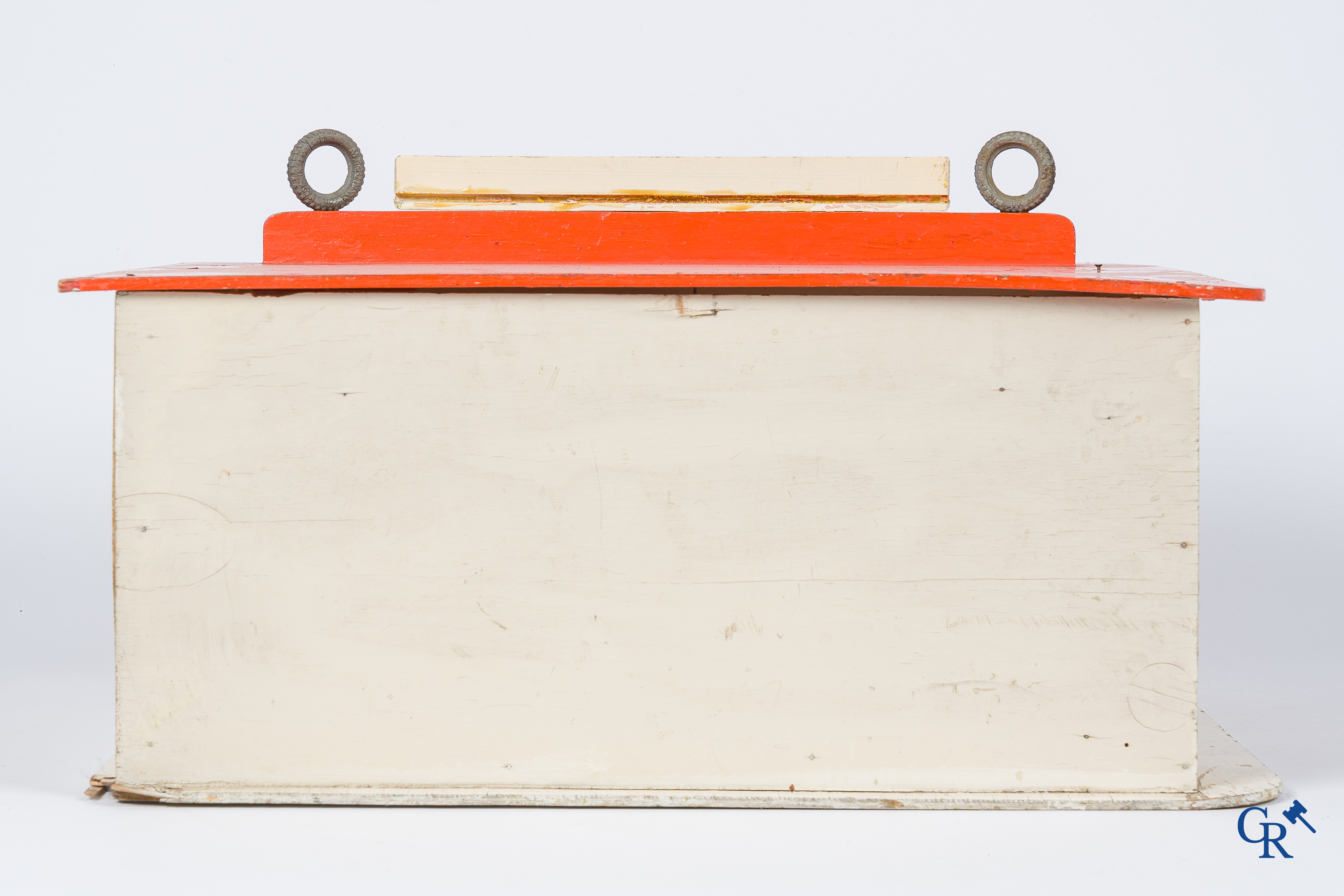 Purfina. Garage de jouets avec publicité pour les huiles, graisses et essences de Purfina. Années '50.