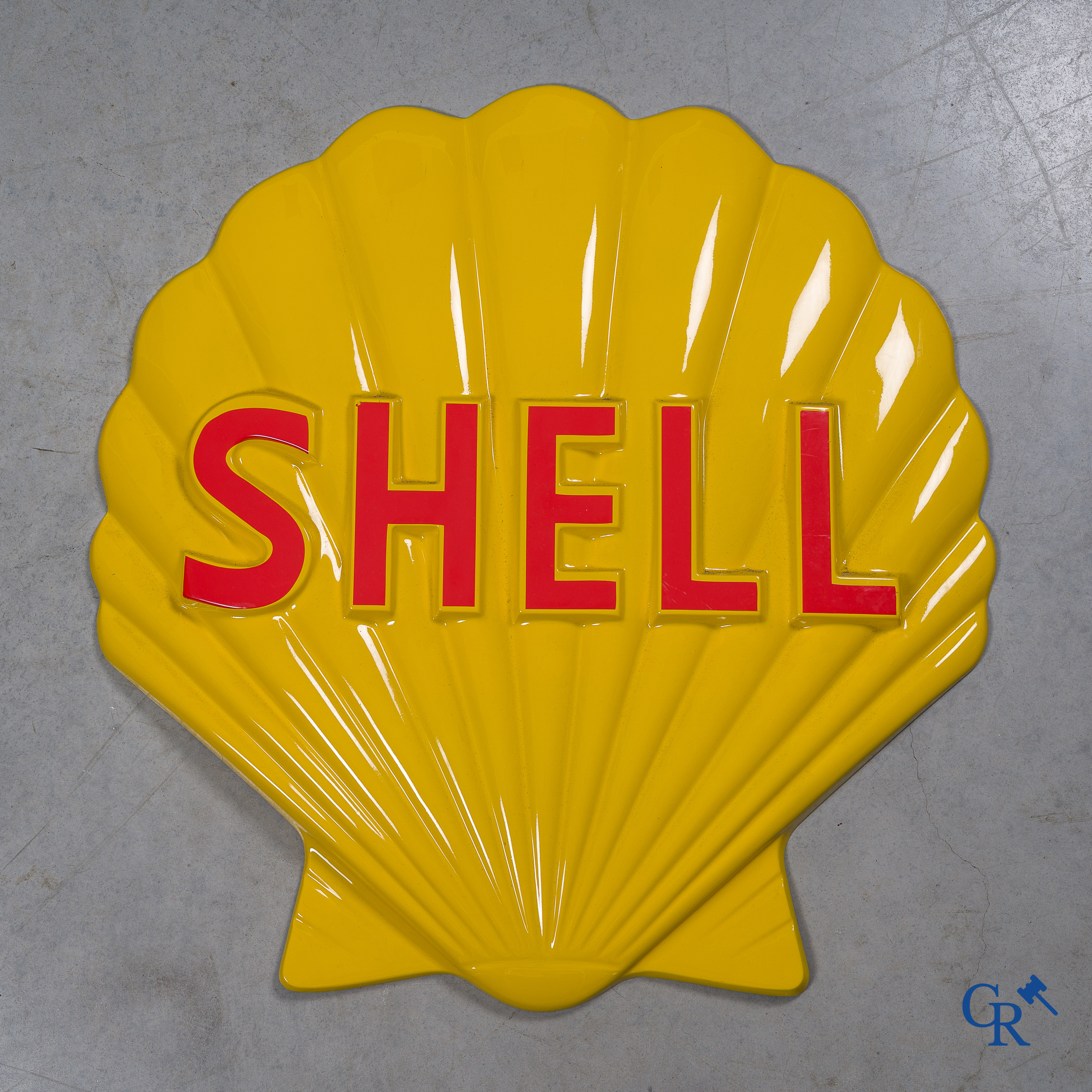 Shell, grote voorstelling van de roodgele Shell schelp in gebombeerd hard plastiek. Jaren '60-'70.