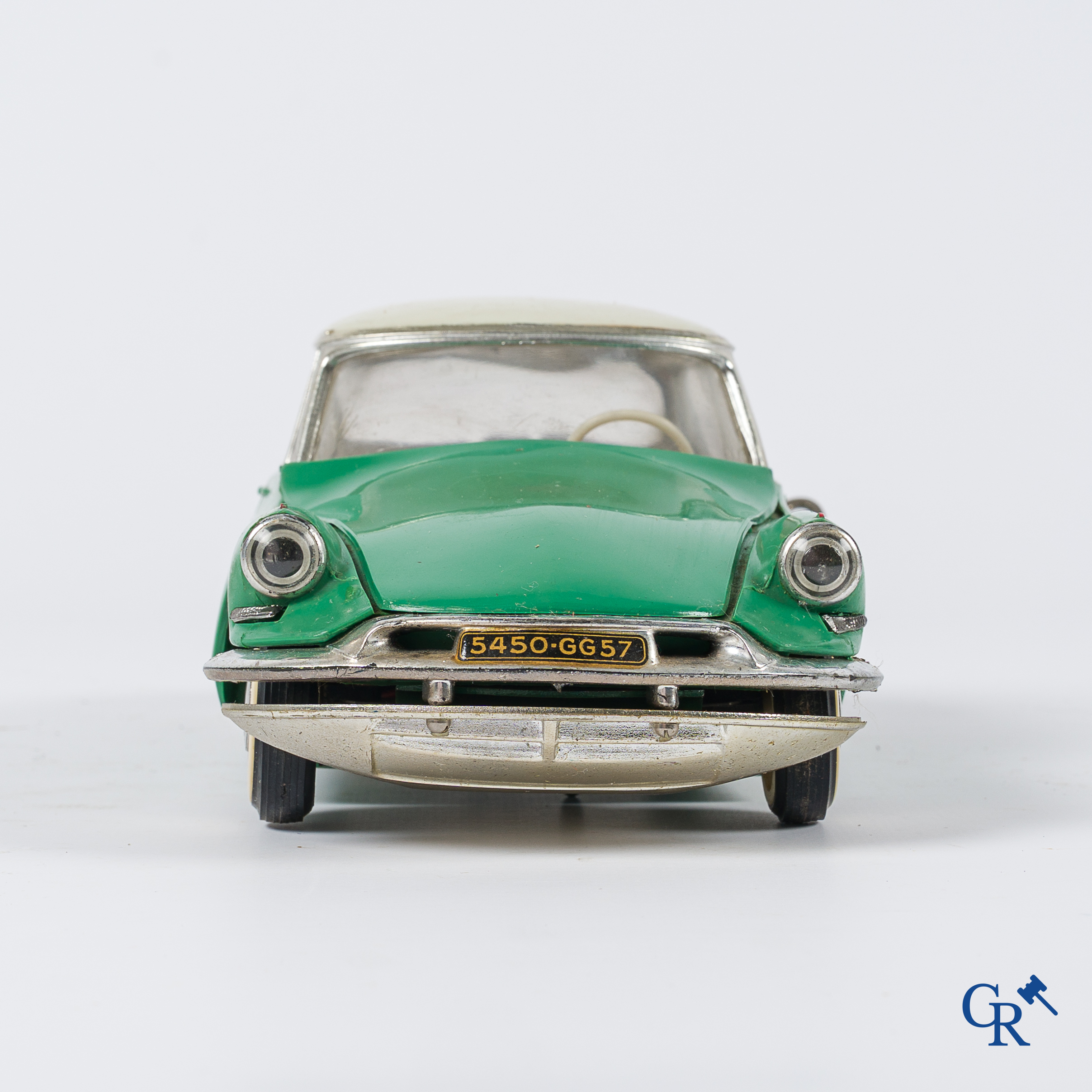 Oud speelgoed. Gégé, Frankrijk. Citroen DS 19 met mechanische motor en elektrische verlichting.