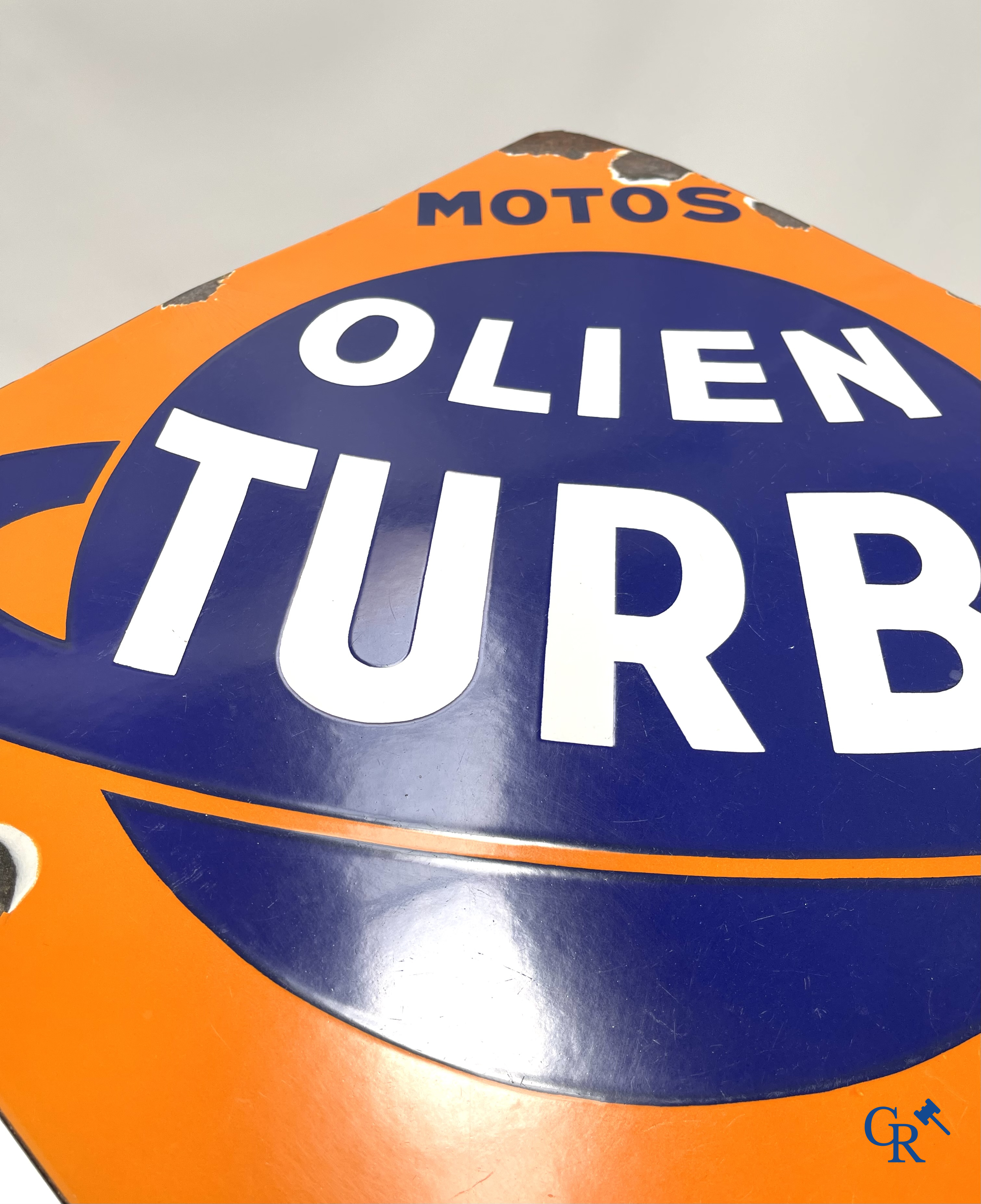 Oliën Turbi. Emaille reclamebord voor motor- en auto olie van het merk Turbi. '40-er jaren.