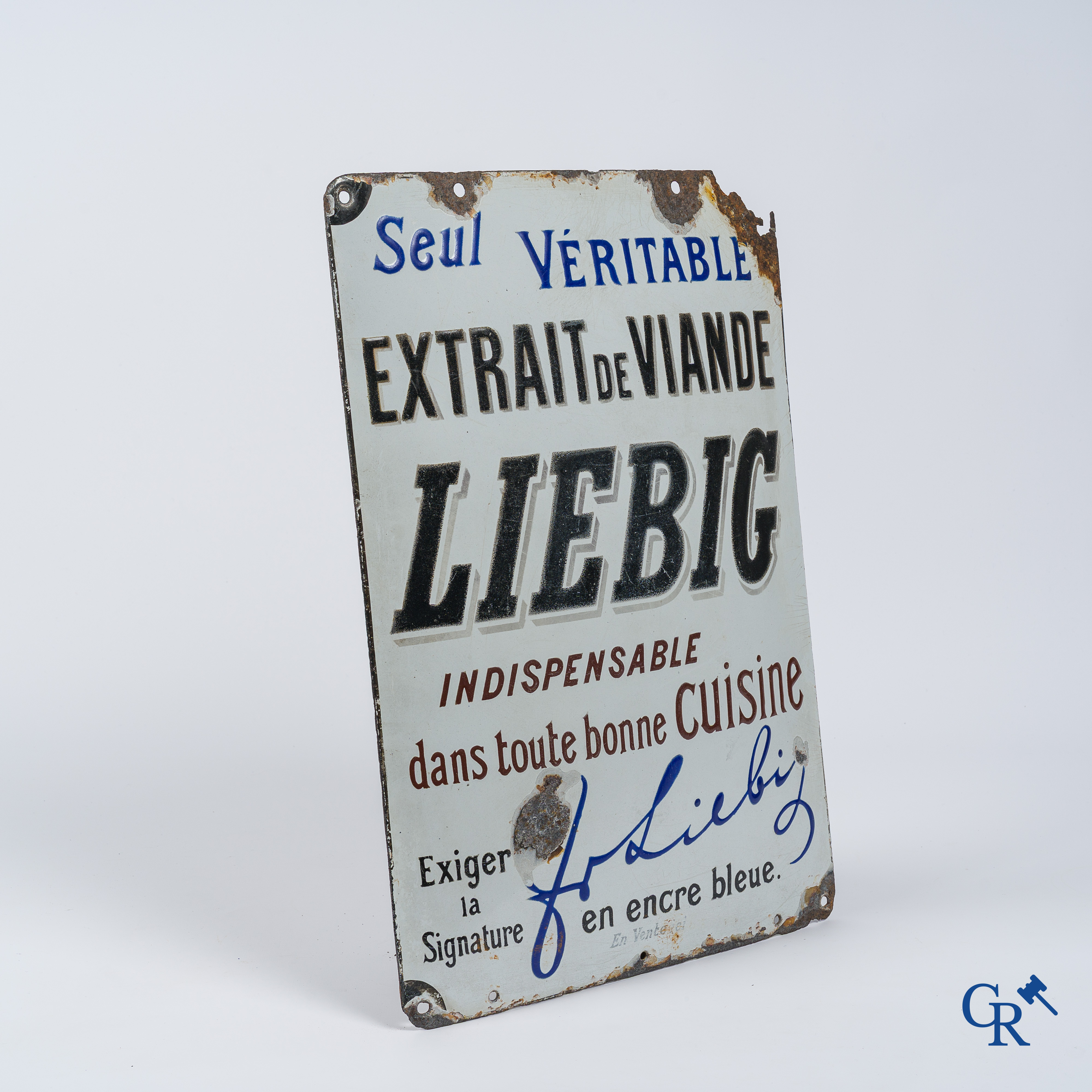 Liebig, Geheel bestaande uit 2 reclameborden opgehouden door een uithangbord in de vorm van een os. Circa 1900.