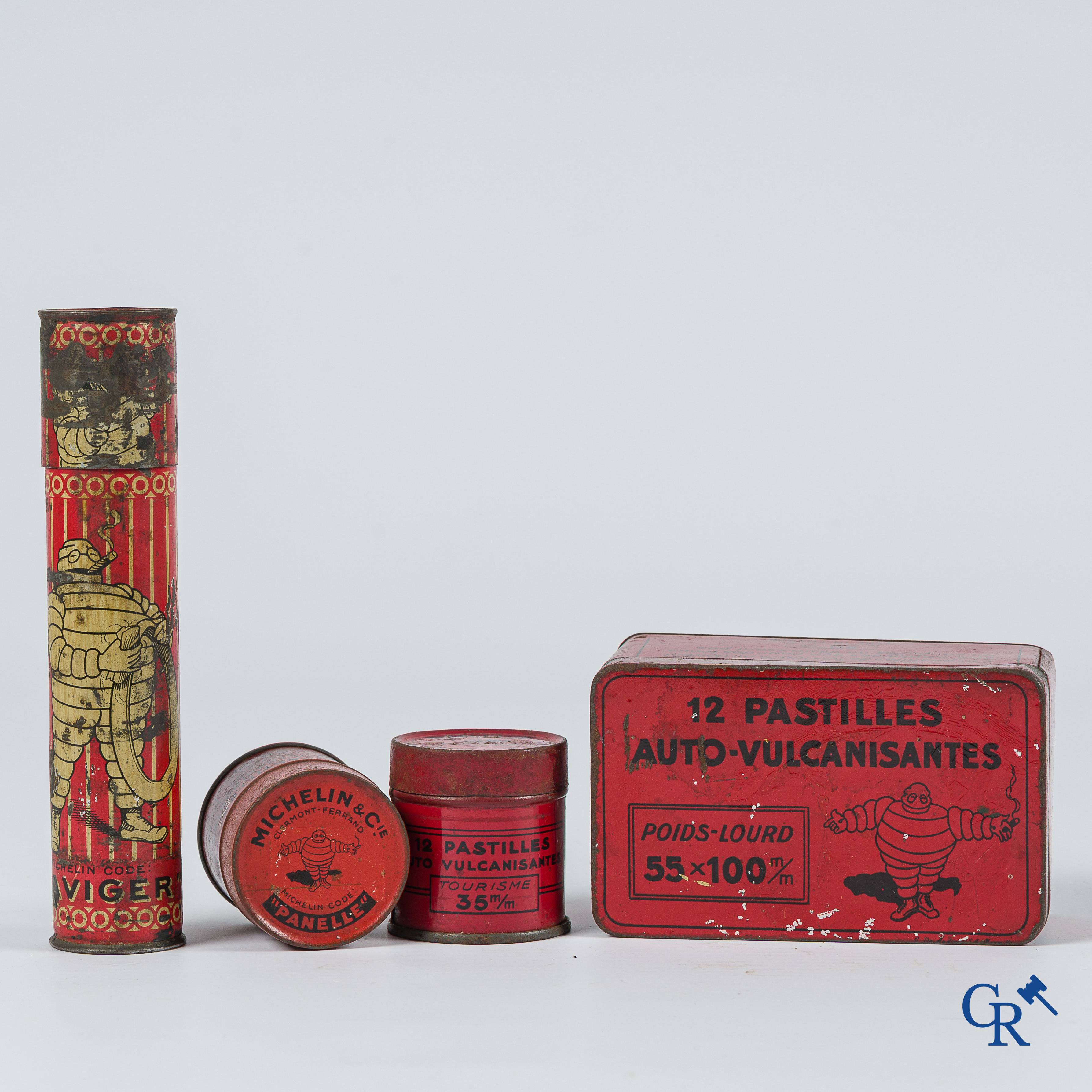 Michelin. Lot Michelin blikdozen. Code Naviger, Panelle et Auto-Vulcanisantes. 4 stuks. Circa 1900.
