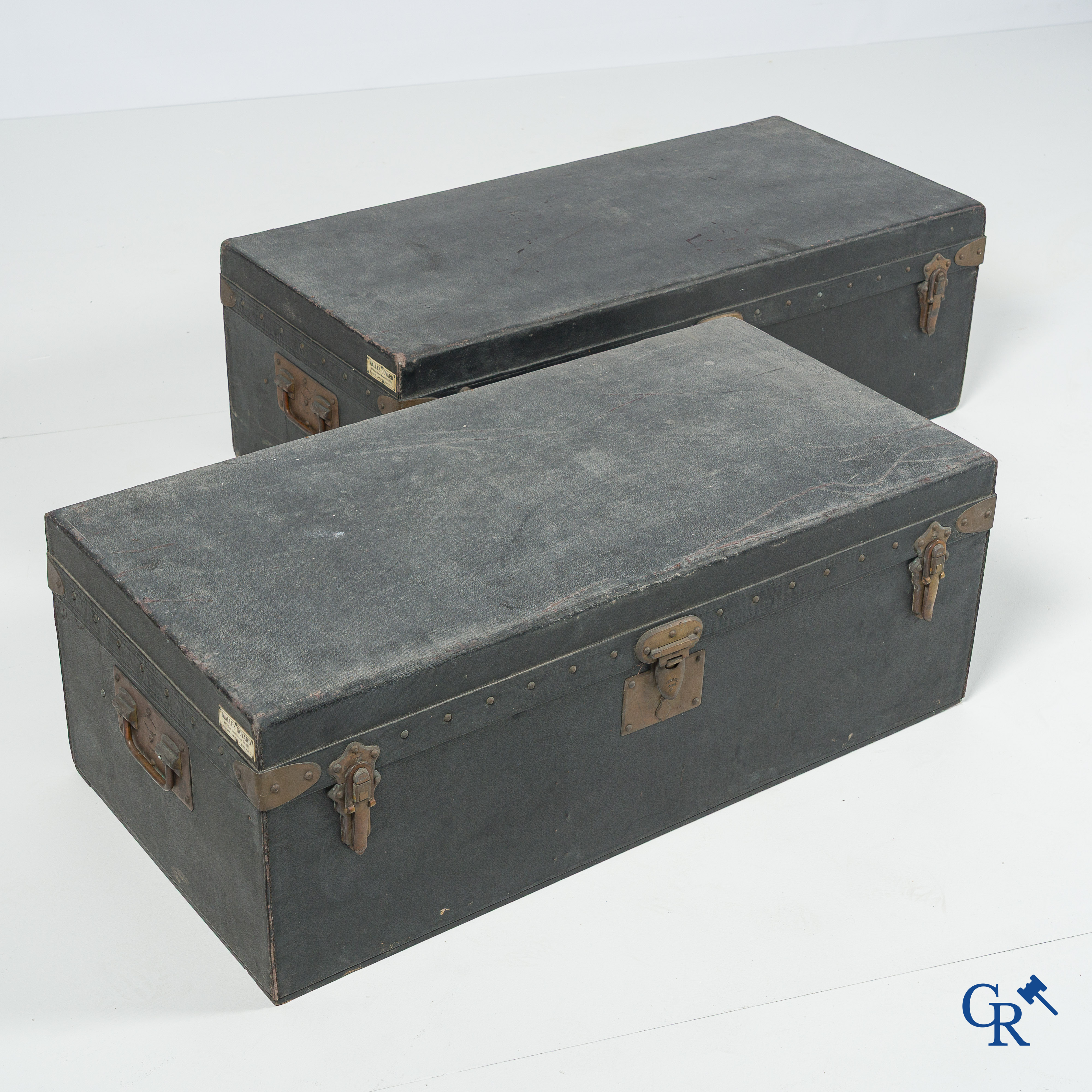 Malles Goyard, 233 Rue Saint Honoré, Paris. 2 Autokoffers in zwart leder. Circa 1930.