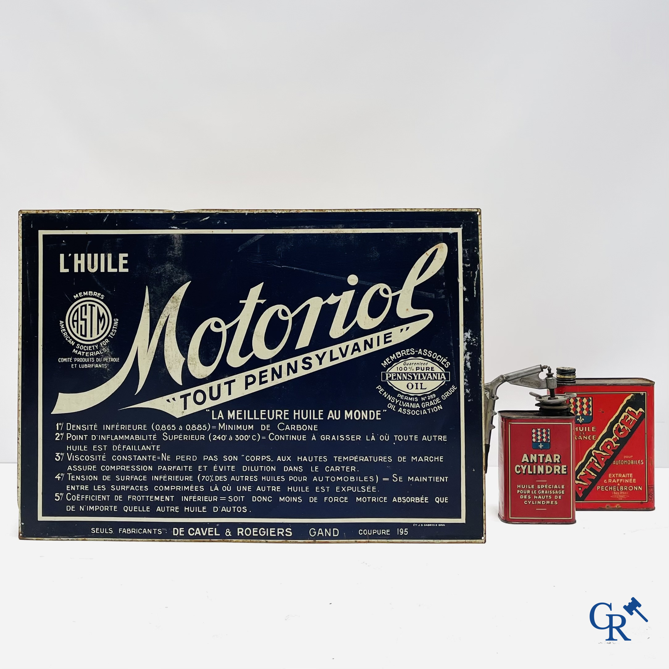 Huile Motoriol. Panneau publicitaire en tôle lithographiée pour les huiles des fabricants De Cavel & Rougiers à Gand. Vers 1940.
