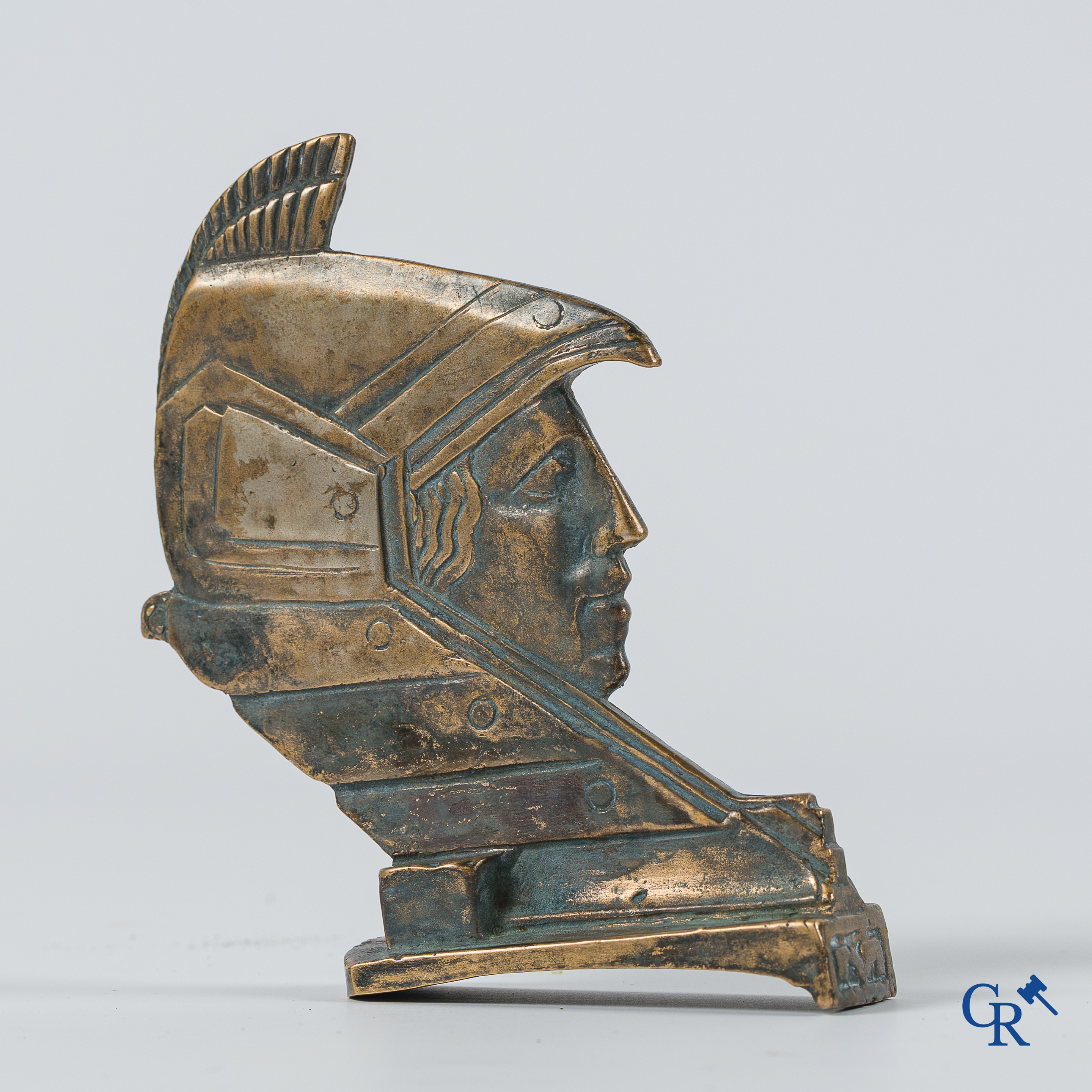 Automobilia. Minerva, Pierre de Soete. Originele auto mascotte in verzilverd brons. Jaren '20.