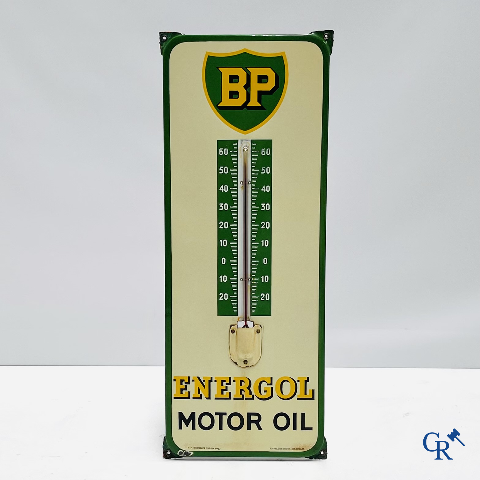 BP Motor Oil. Emaille reclamebord met ingewerkte thermometer voor BP motorolie. Emaillerie Belge Bruxelles, 1952.