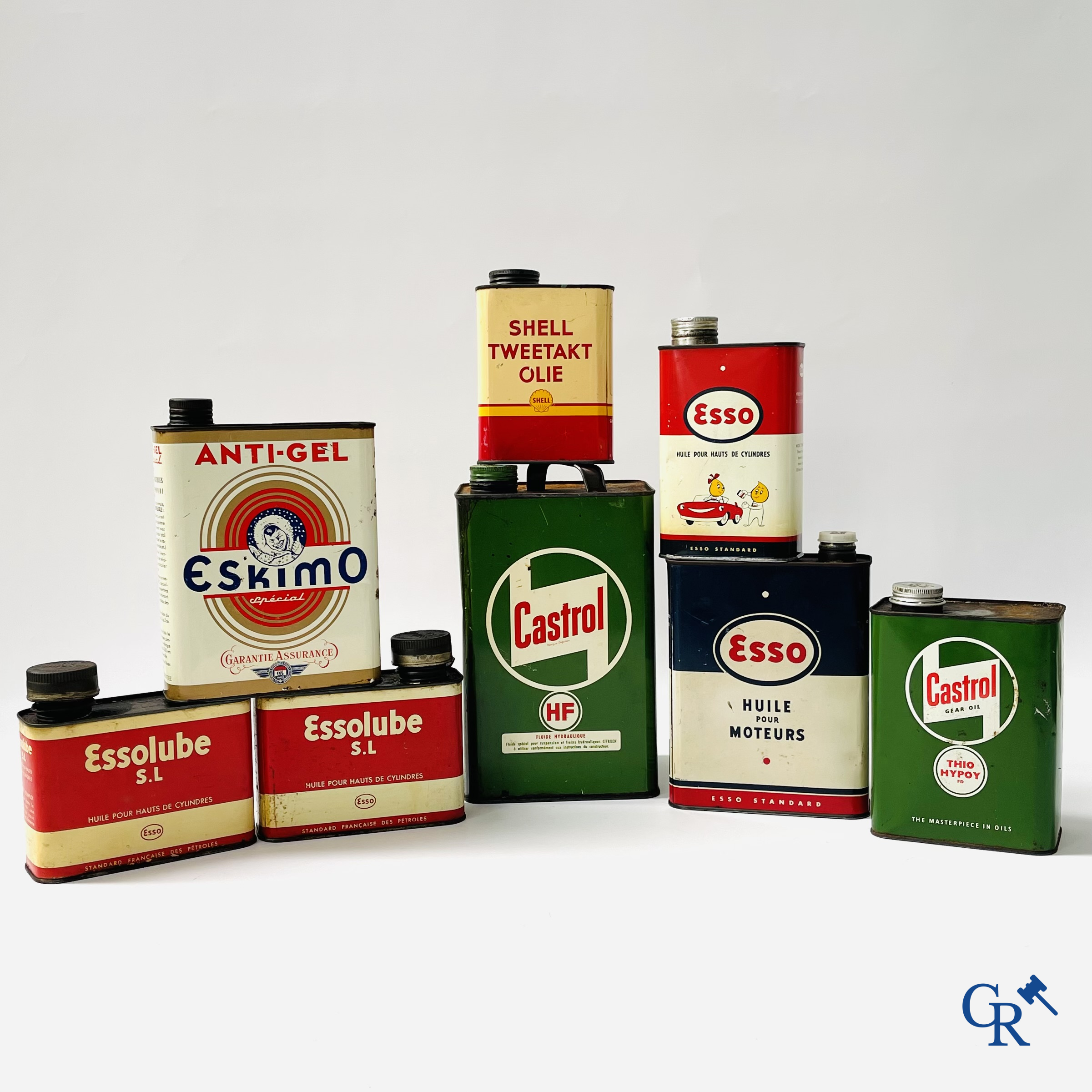 Automobilia. Lot olieblikken en een Eskimo Spécial Anti-vries blik. Castrol, Esso, Shell, jaren '50-'60.