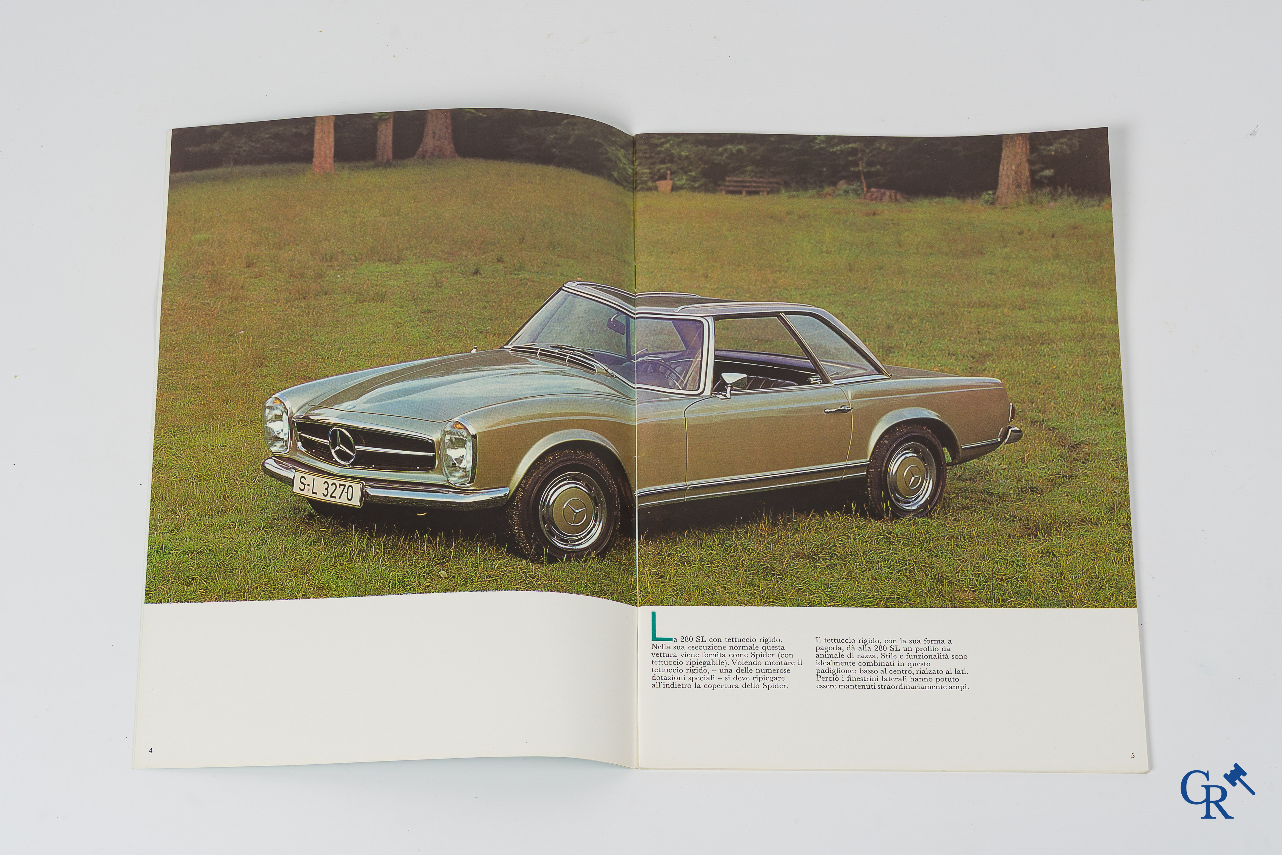Automobilia. Mercedes Benz. 3 originele luxe catalogen of publiciteitsfolders voor de modellen 230SL en 280SL.