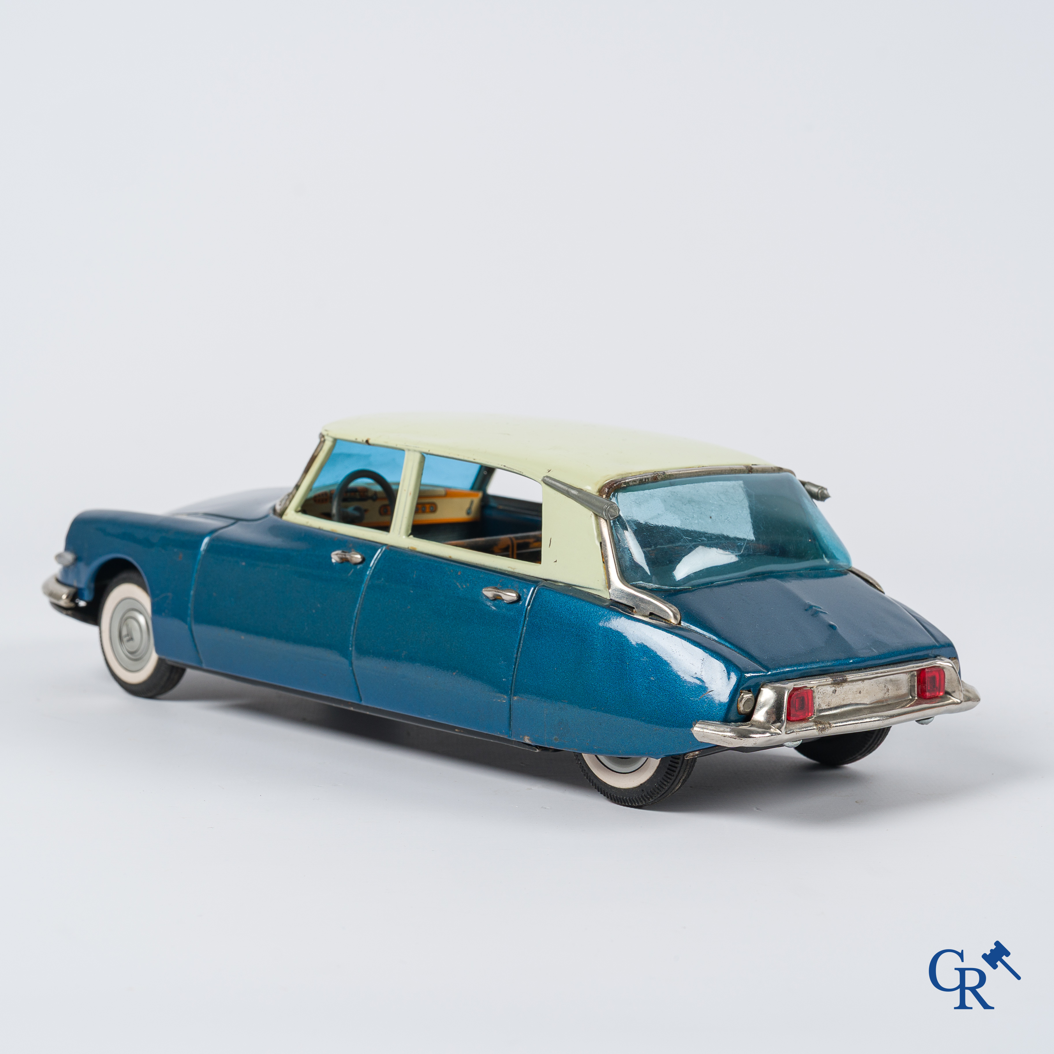 Oud speelgoed. Bandaï Japan, Citroen DS-19 modelauto in beschilderd blik. Jaren '60.